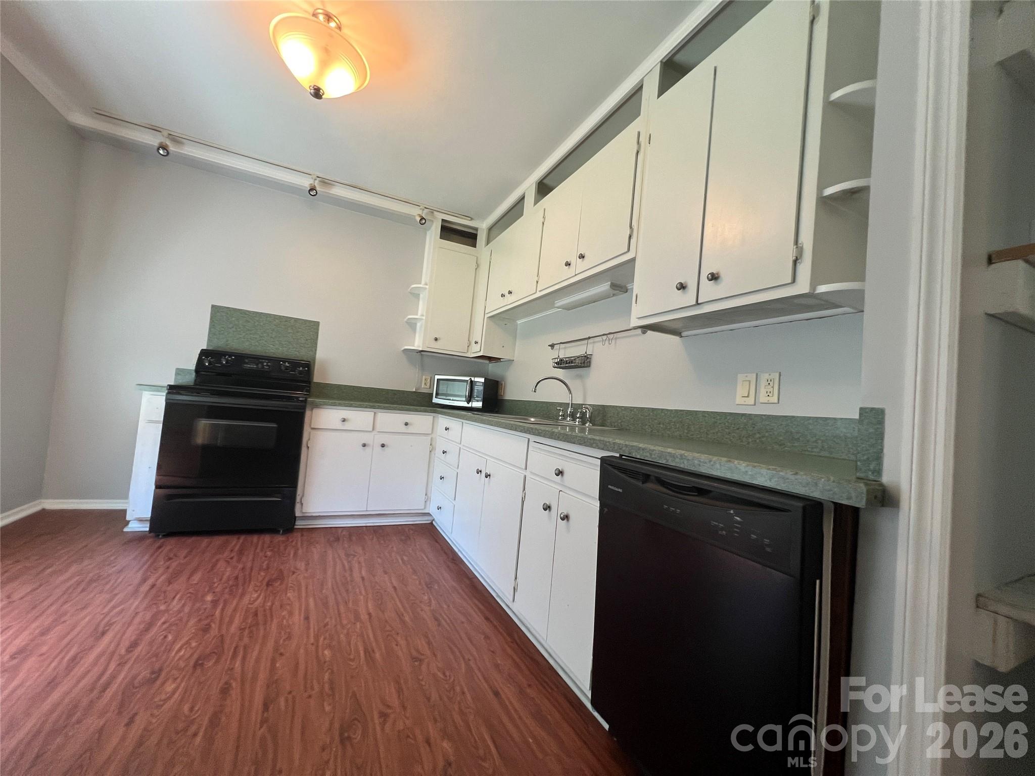 363 Pine Street Property Photo 3