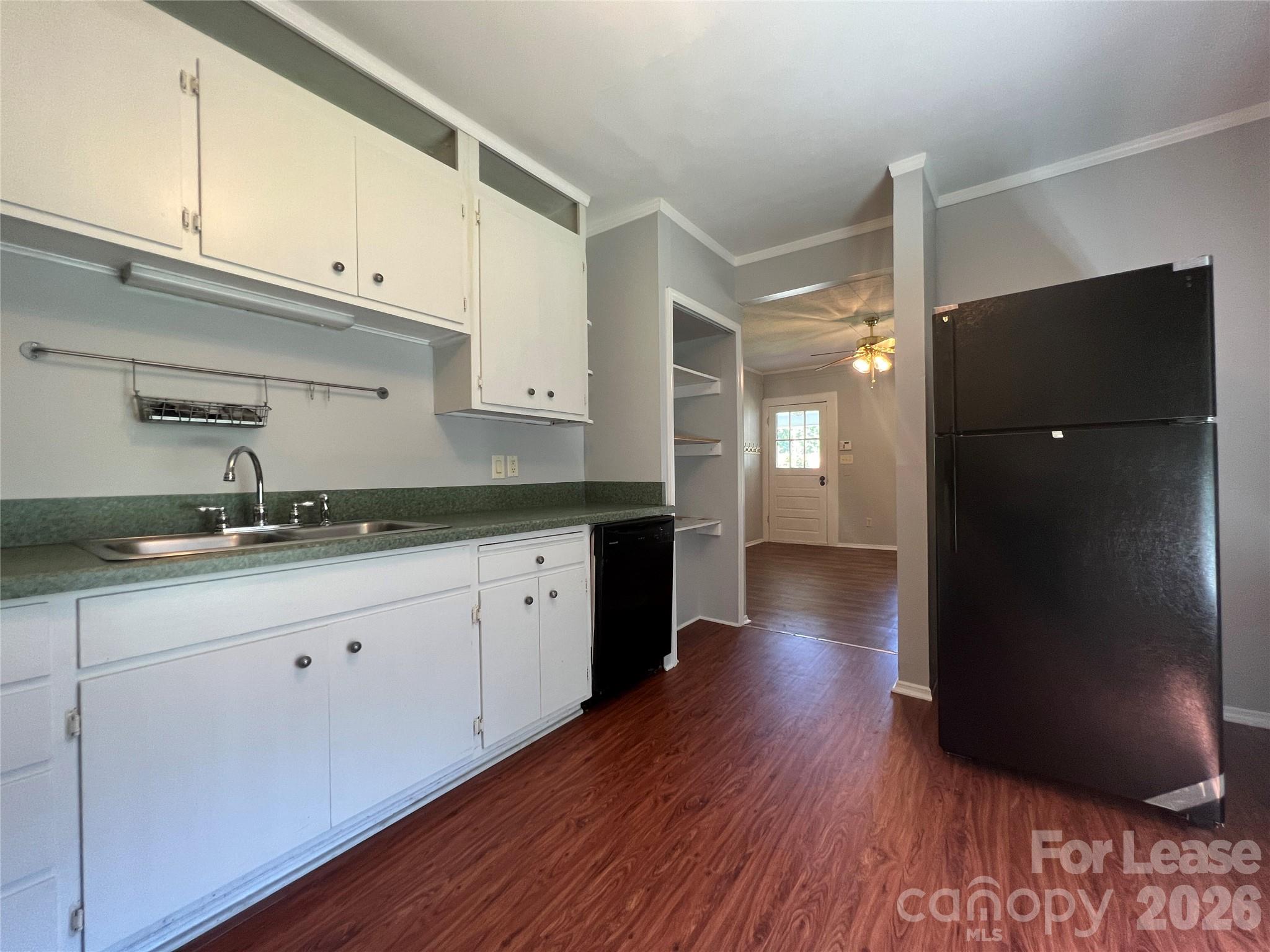 363 Pine Street Property Photo 4