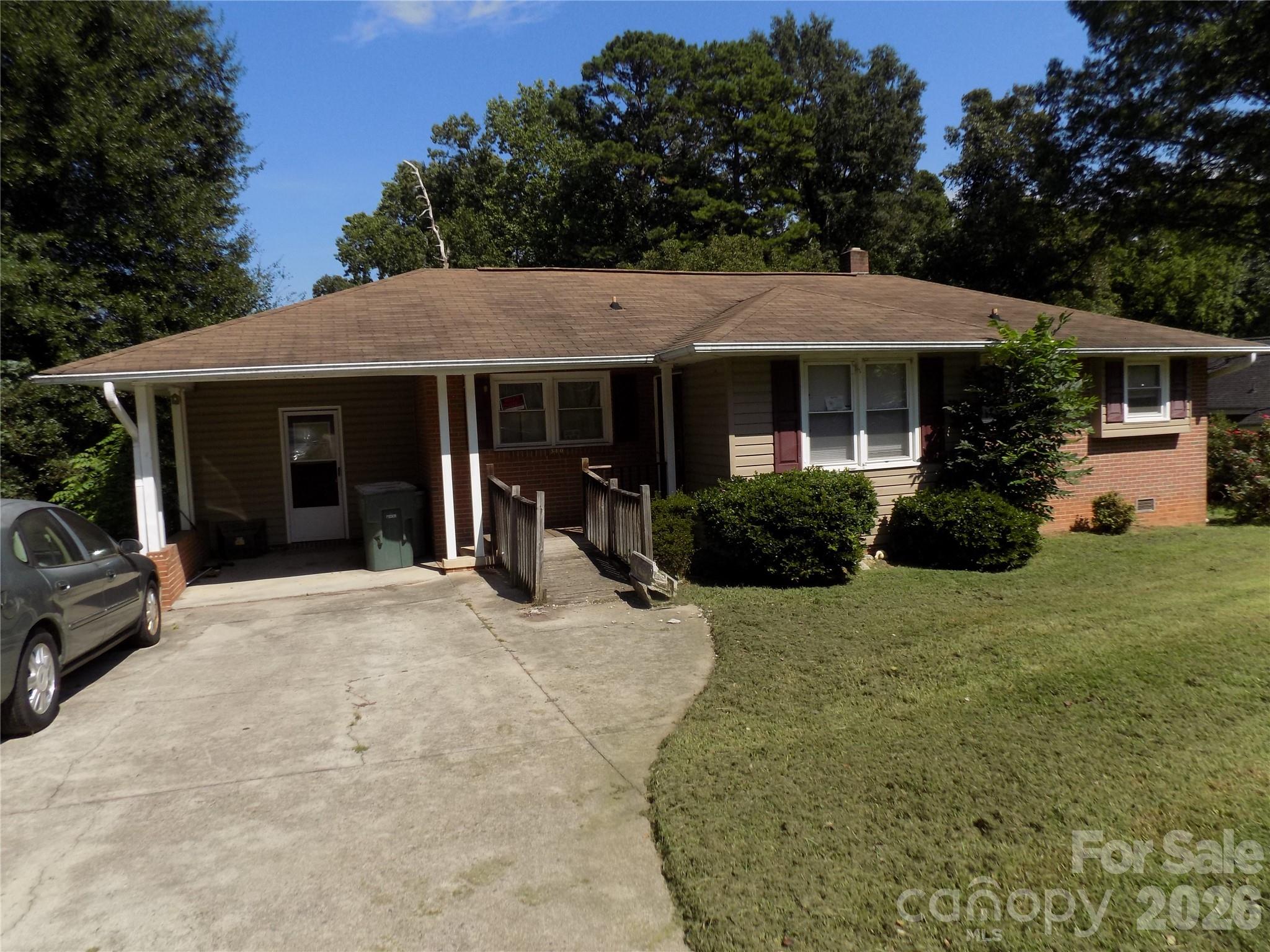 340 S Vine Street Property Photo 1