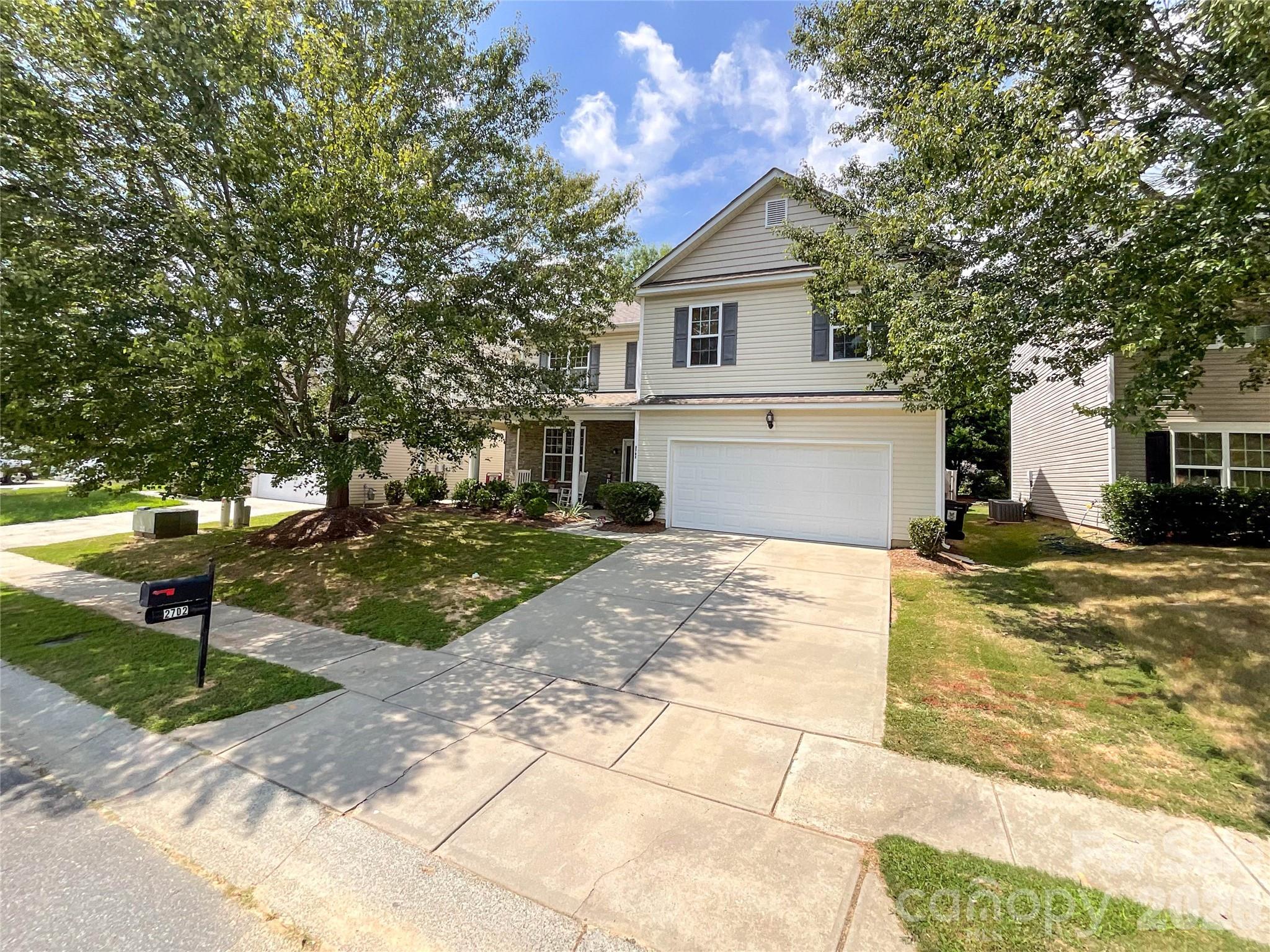 2702 Piersland Drive Property Photo 2