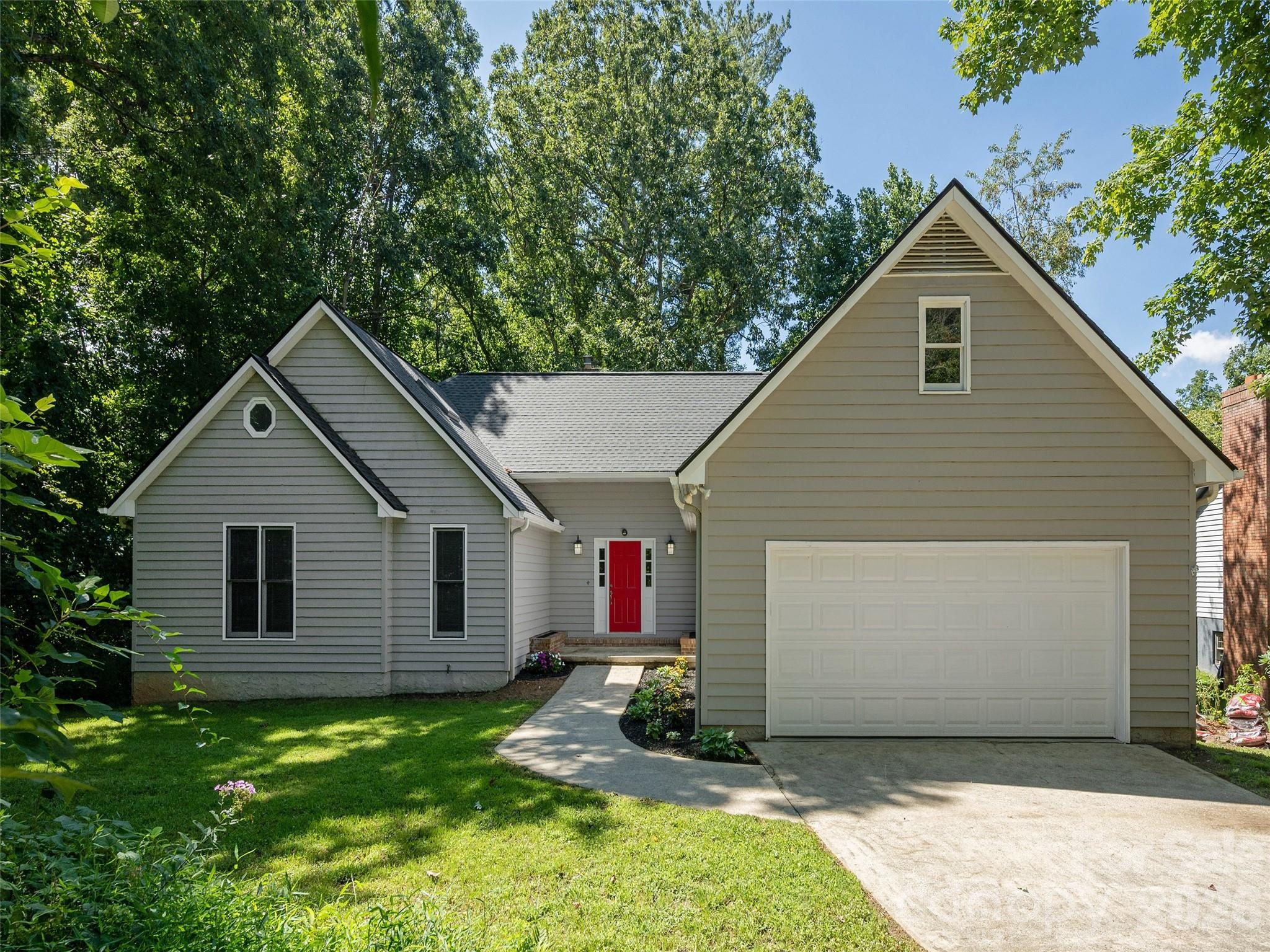 15 Glen Crest Drive Property Photo 1