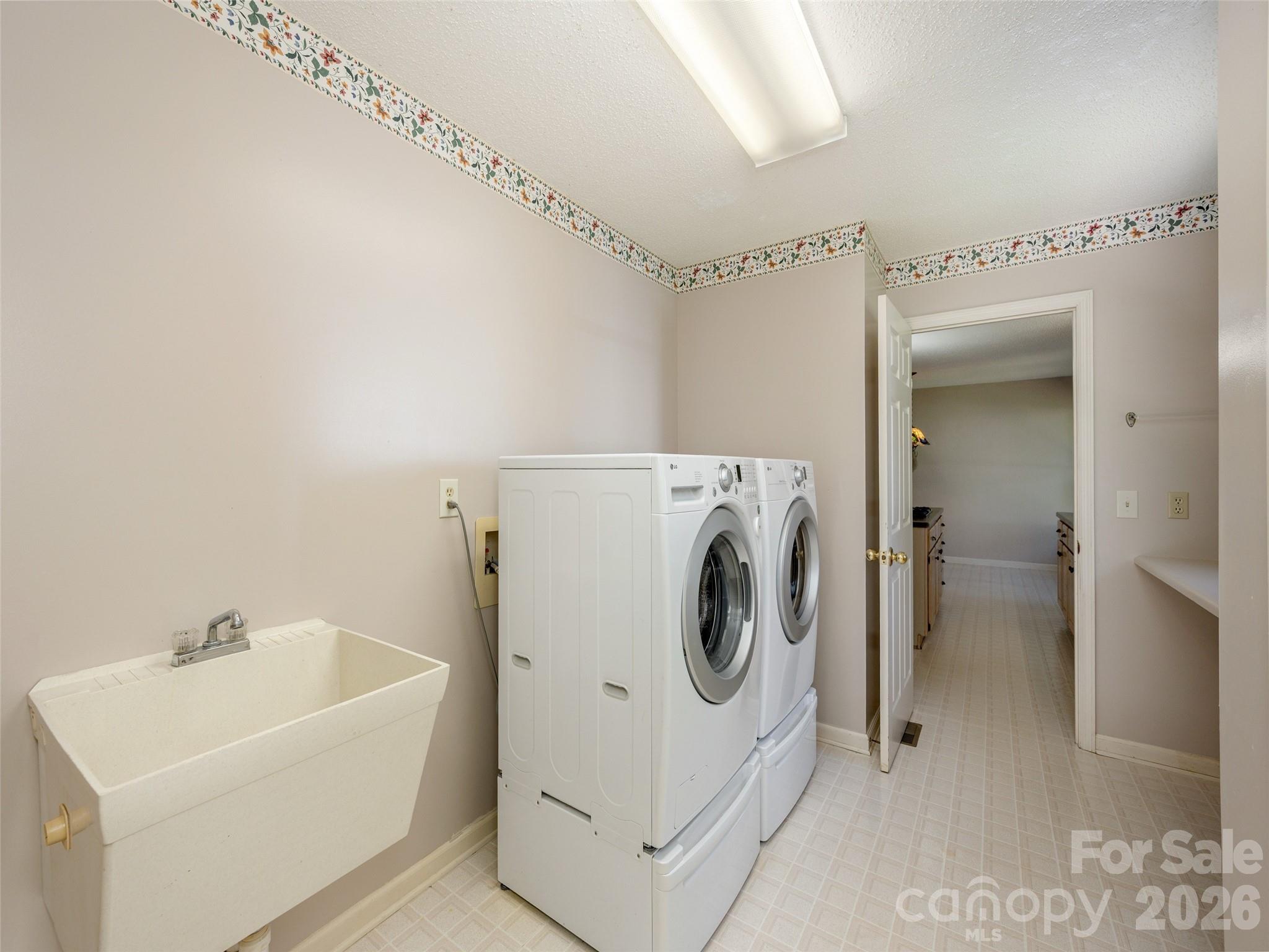 15 Glen Crest Drive Property Photo 12