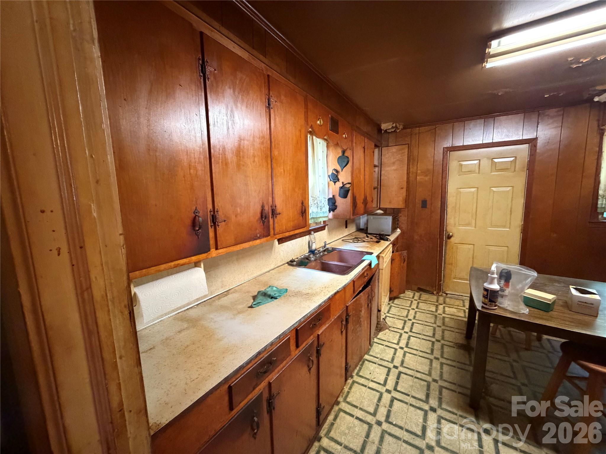 648 Flint Street Property Photo 4