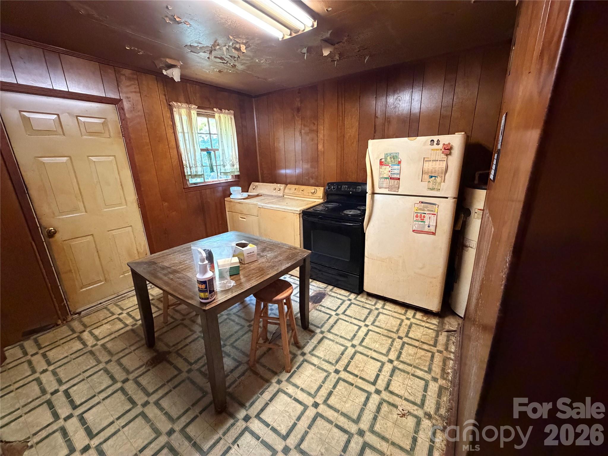 648 Flint Street Property Photo 5