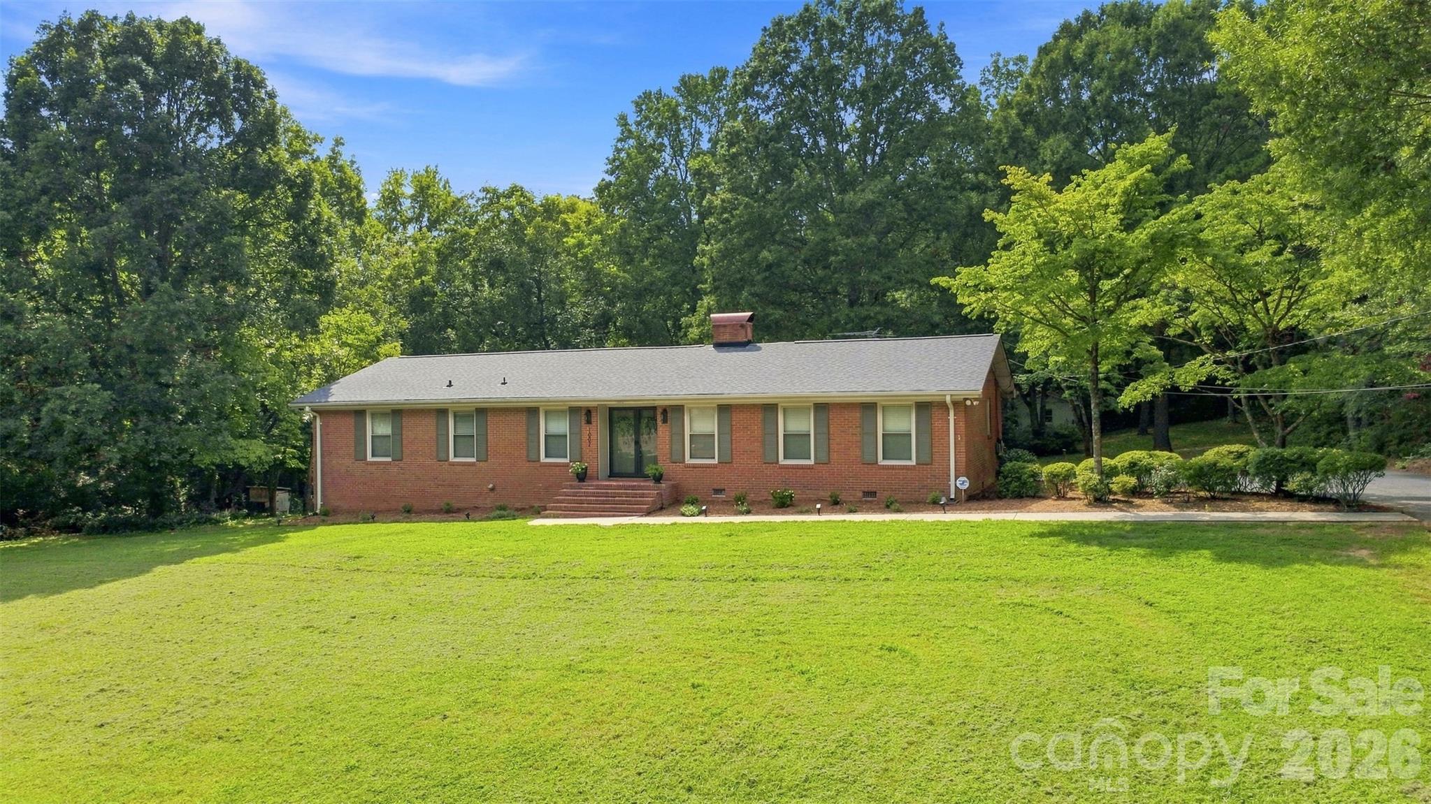 1002 Leewood Drive Property Photo 2