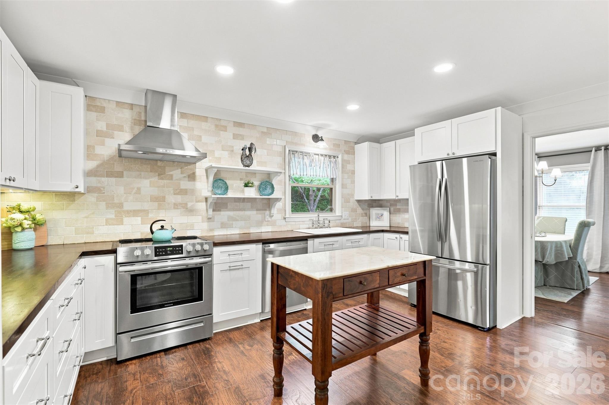 1002 Leewood Drive Property Photo 8