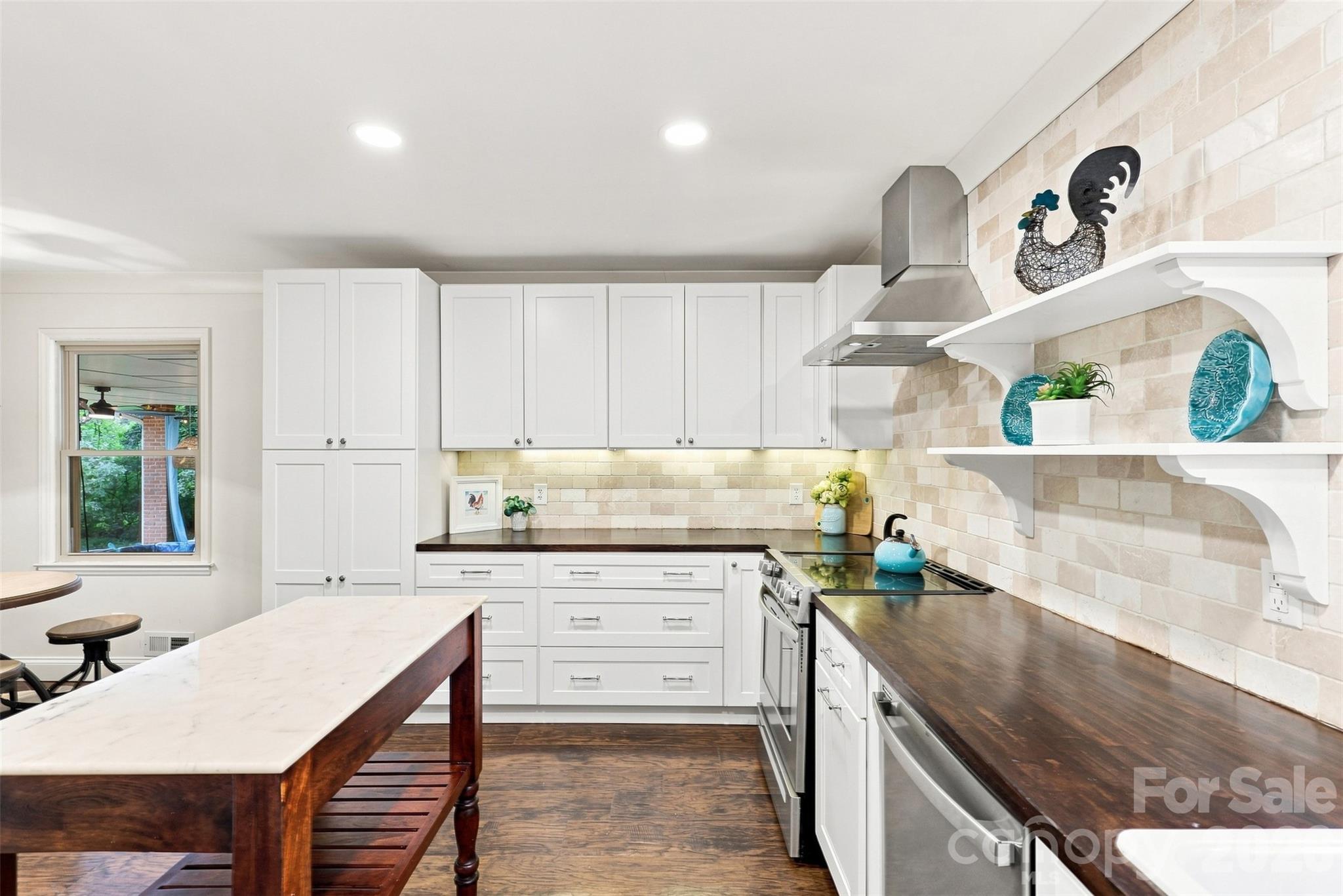 1002 Leewood Drive Property Photo 11