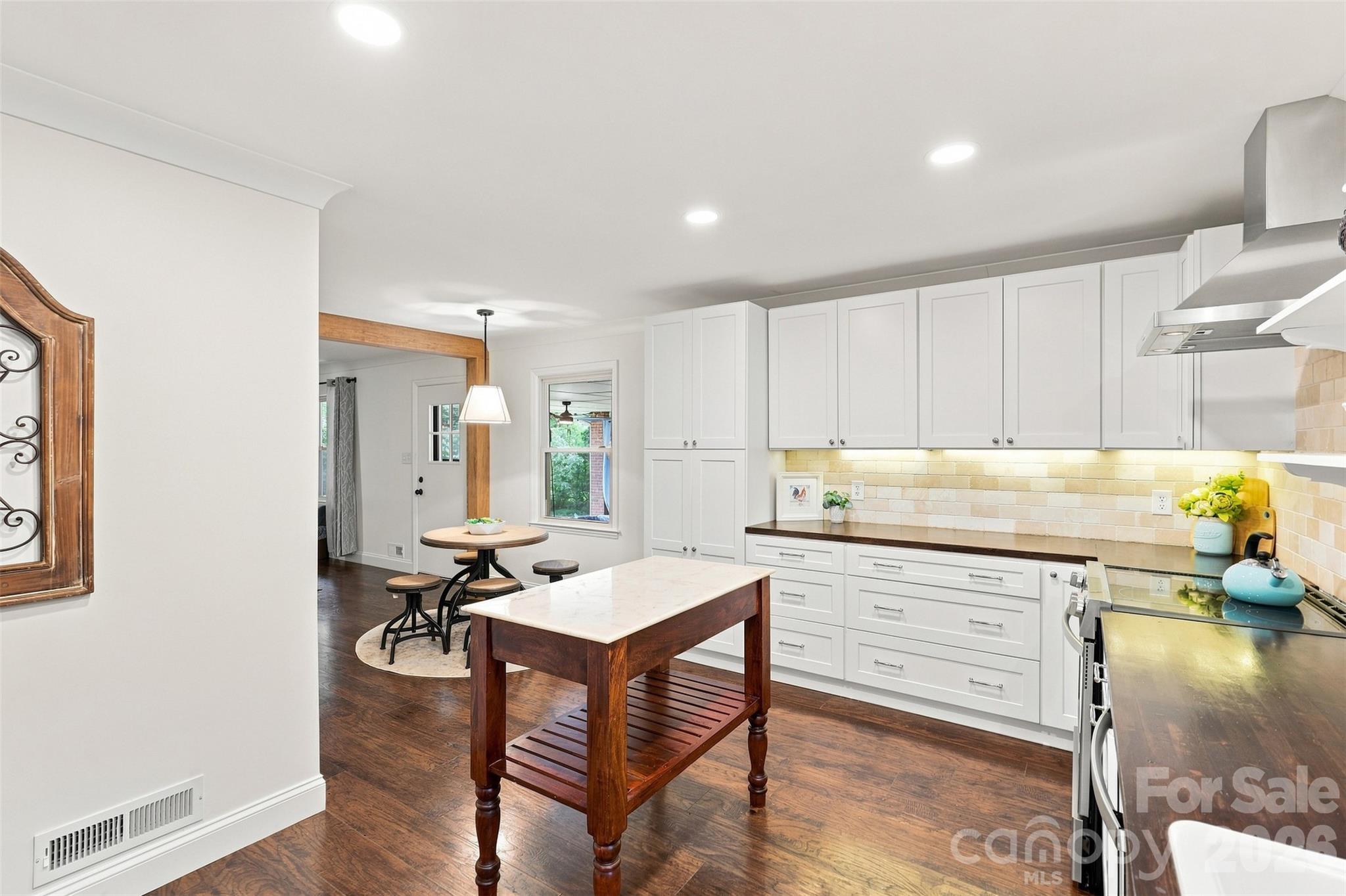 1002 Leewood Drive Property Photo 12