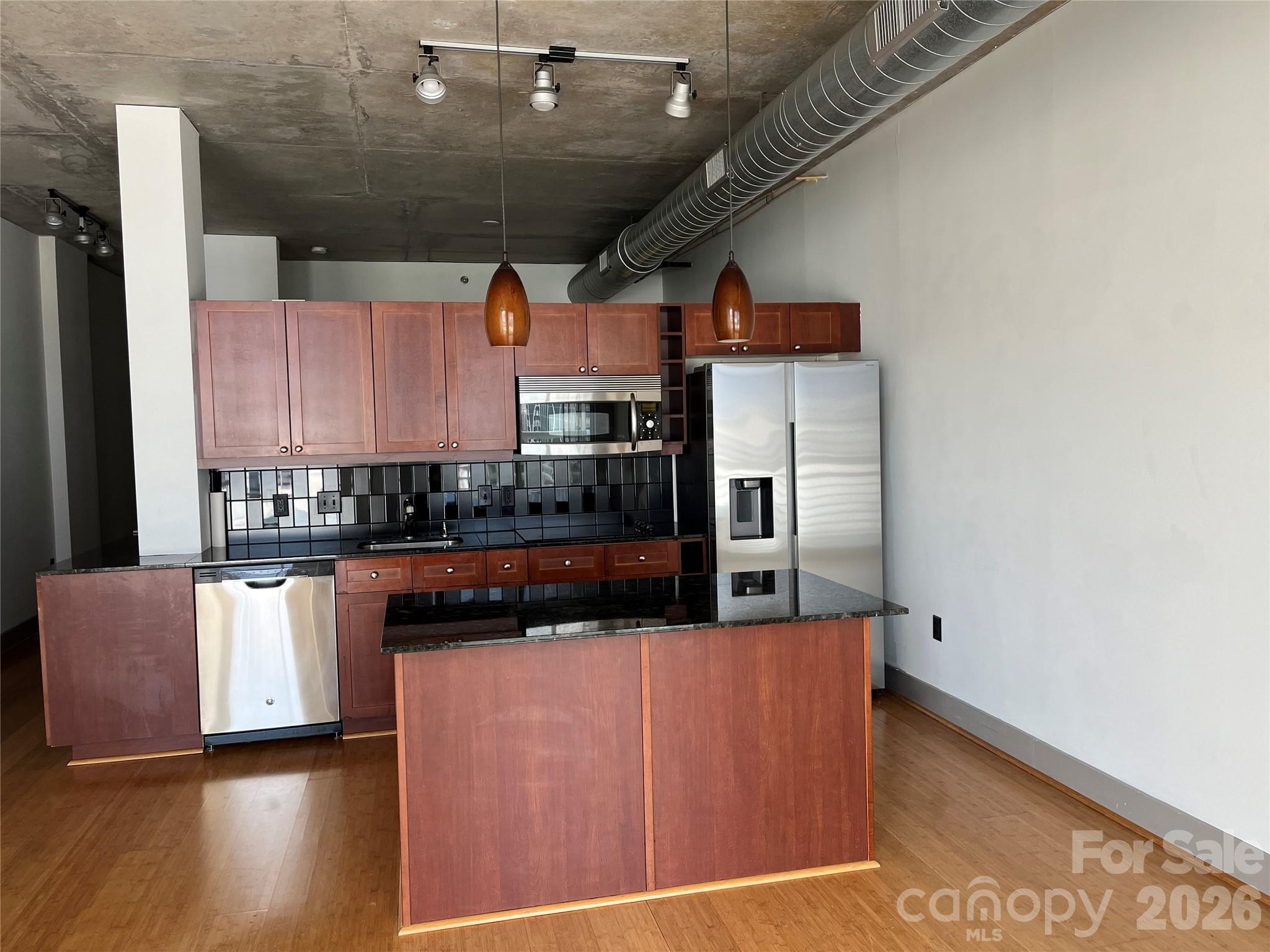 505 E 6th Street Property Photo 4