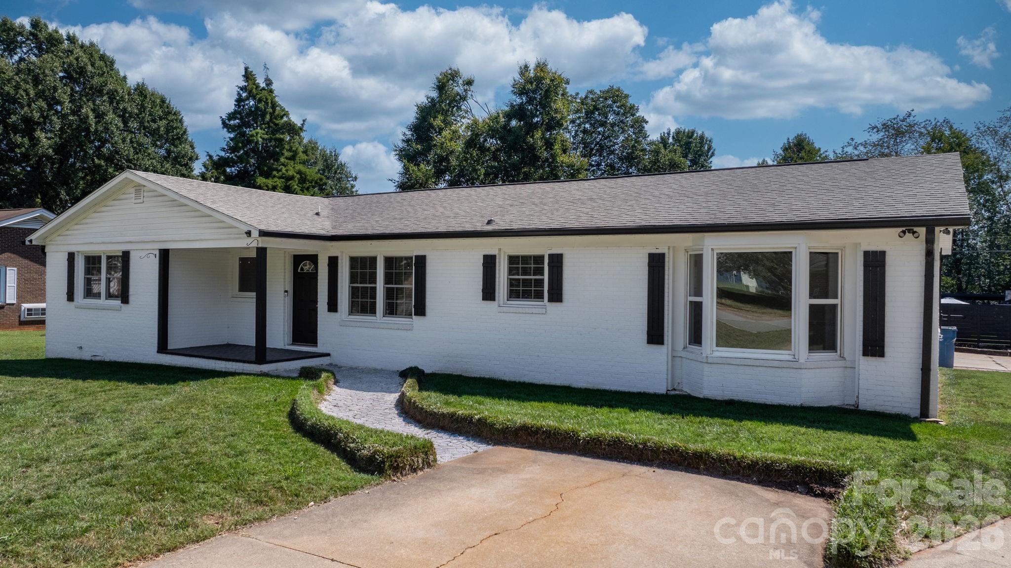 5795 Valley Field Road Property Photo 1