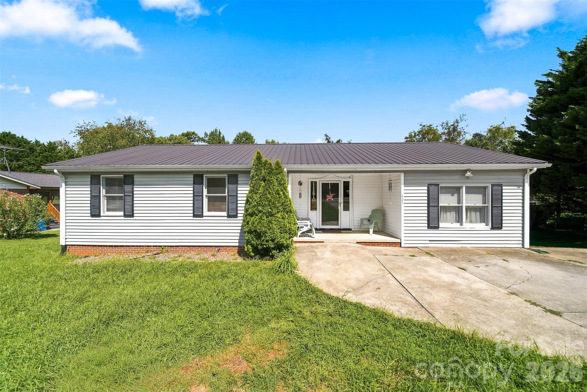 425 Heritage Farm Road Property Photo 1
