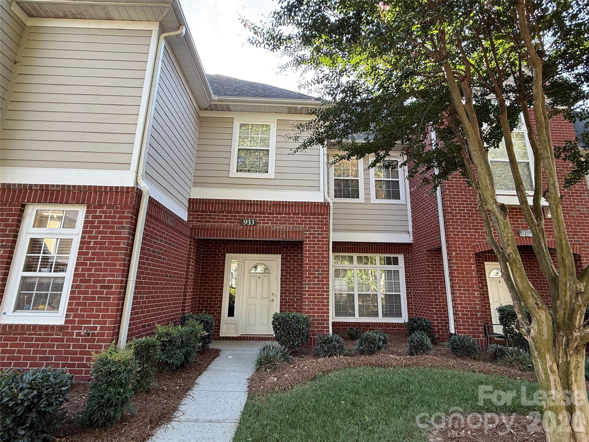933 Central Park Circle Property Photo 1