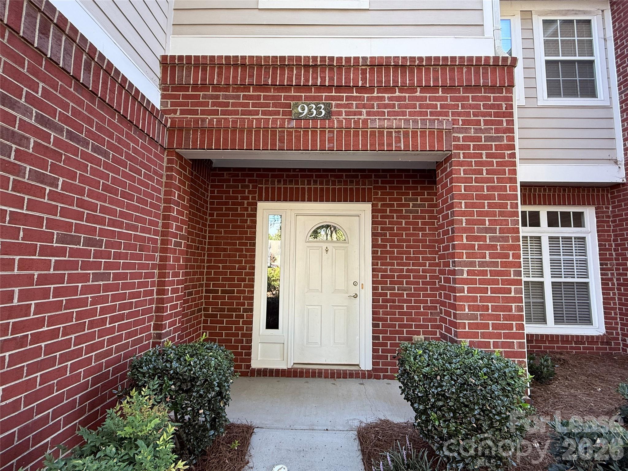 933 Central Park Circle Property Photo 4