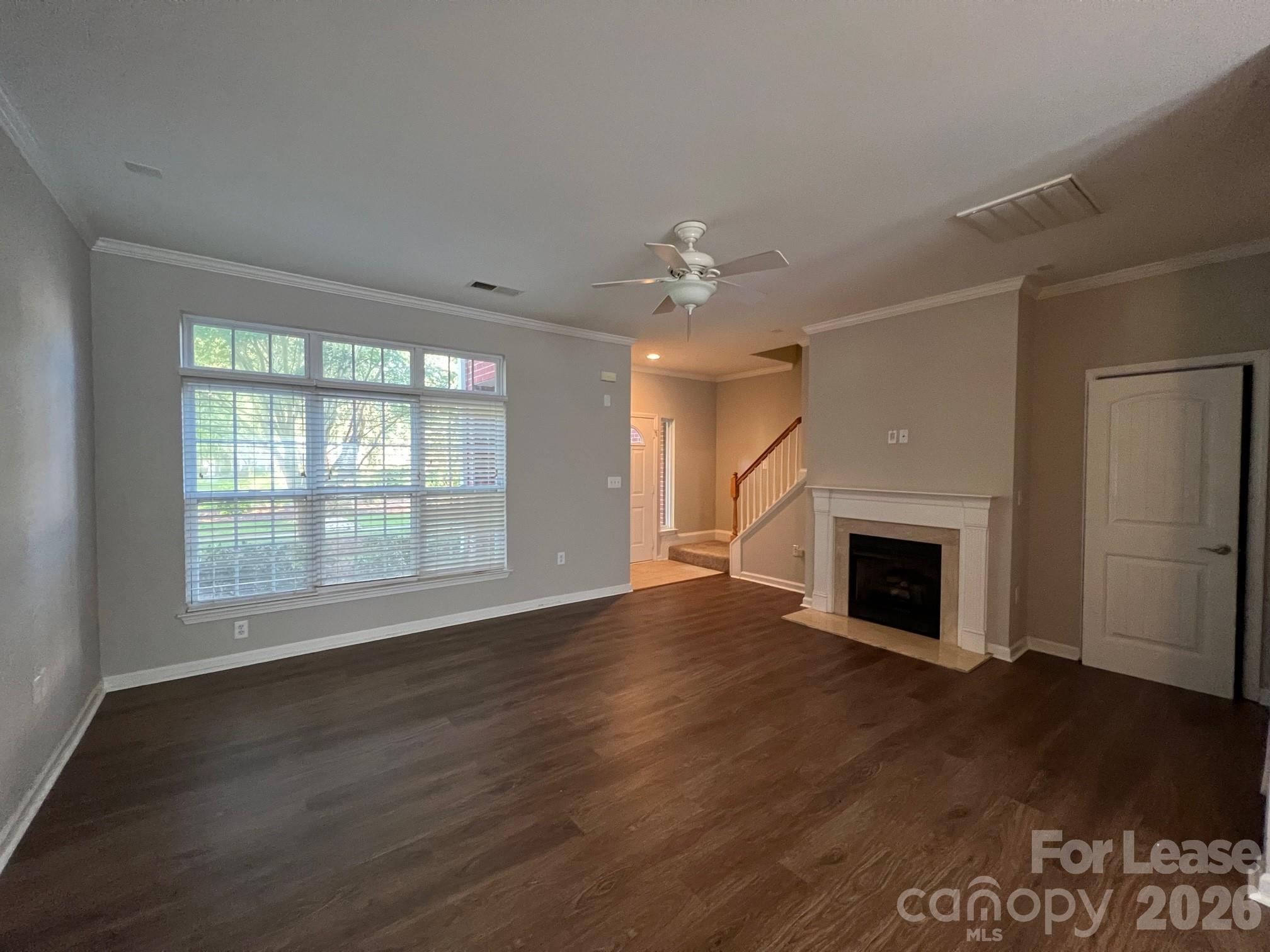 933 Central Park Circle Property Photo 5
