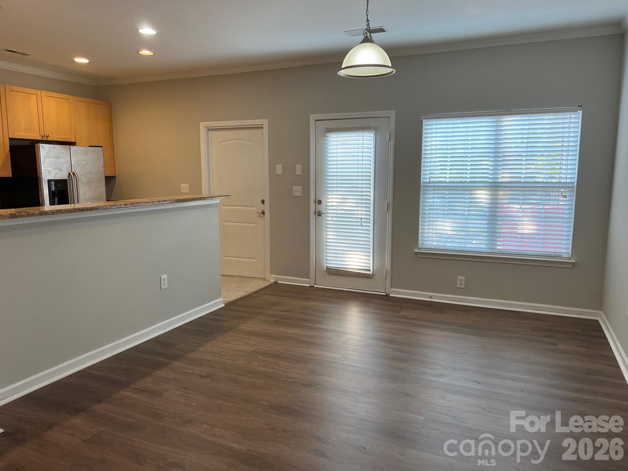933 Central Park Circle Property Photo 6