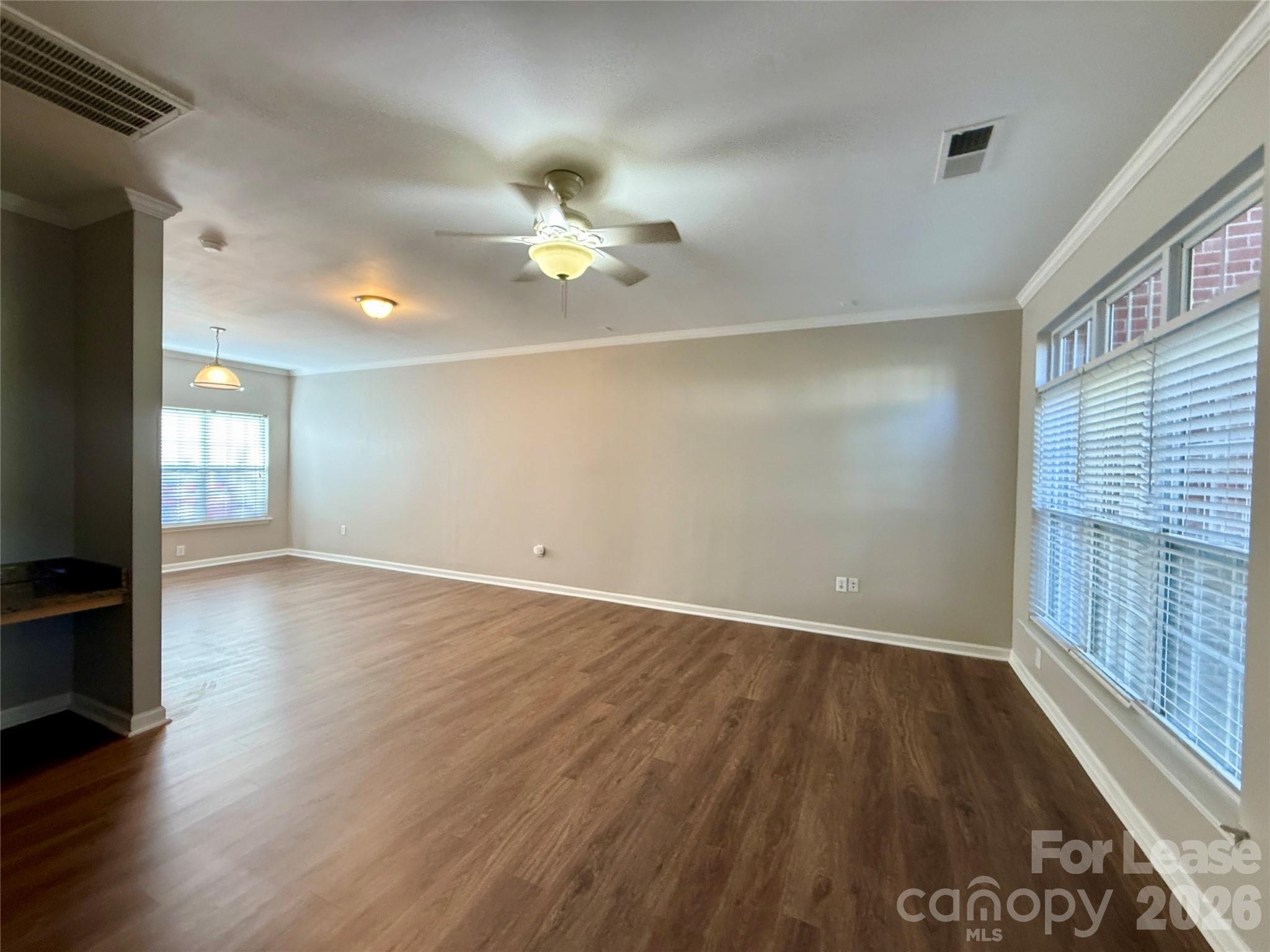 933 Central Park Circle Property Photo 6