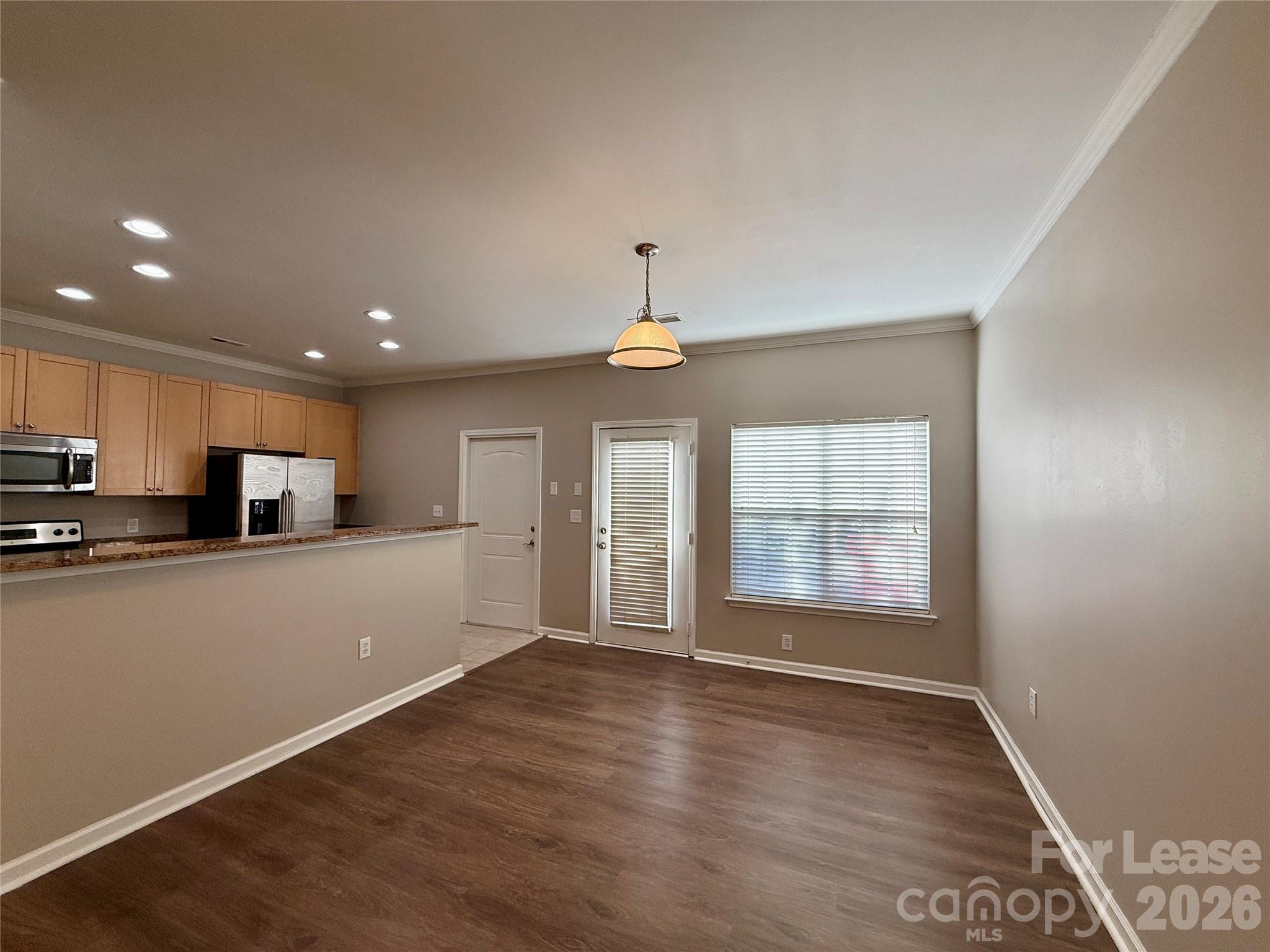 933 Central Park Circle Property Photo 8