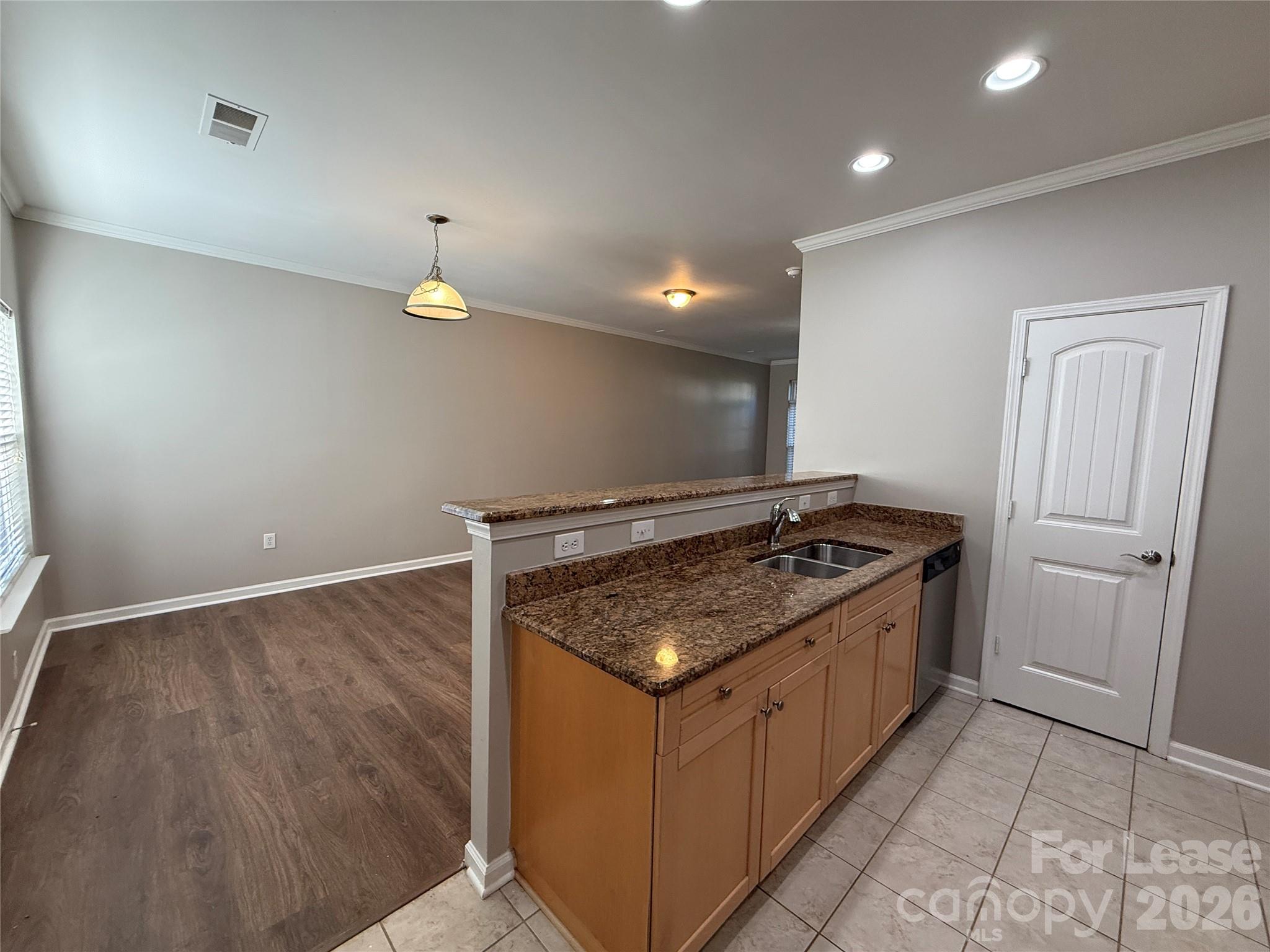 933 Central Park Circle Property Photo 10