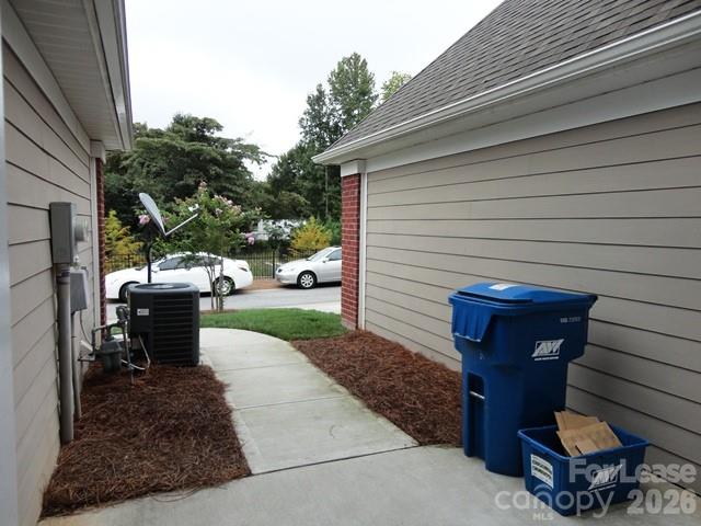 933 Central Park Circle Property Photo 17