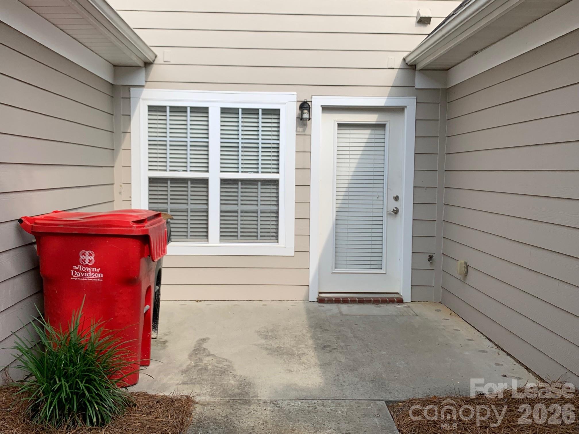 933 Central Park Circle Property Photo 23