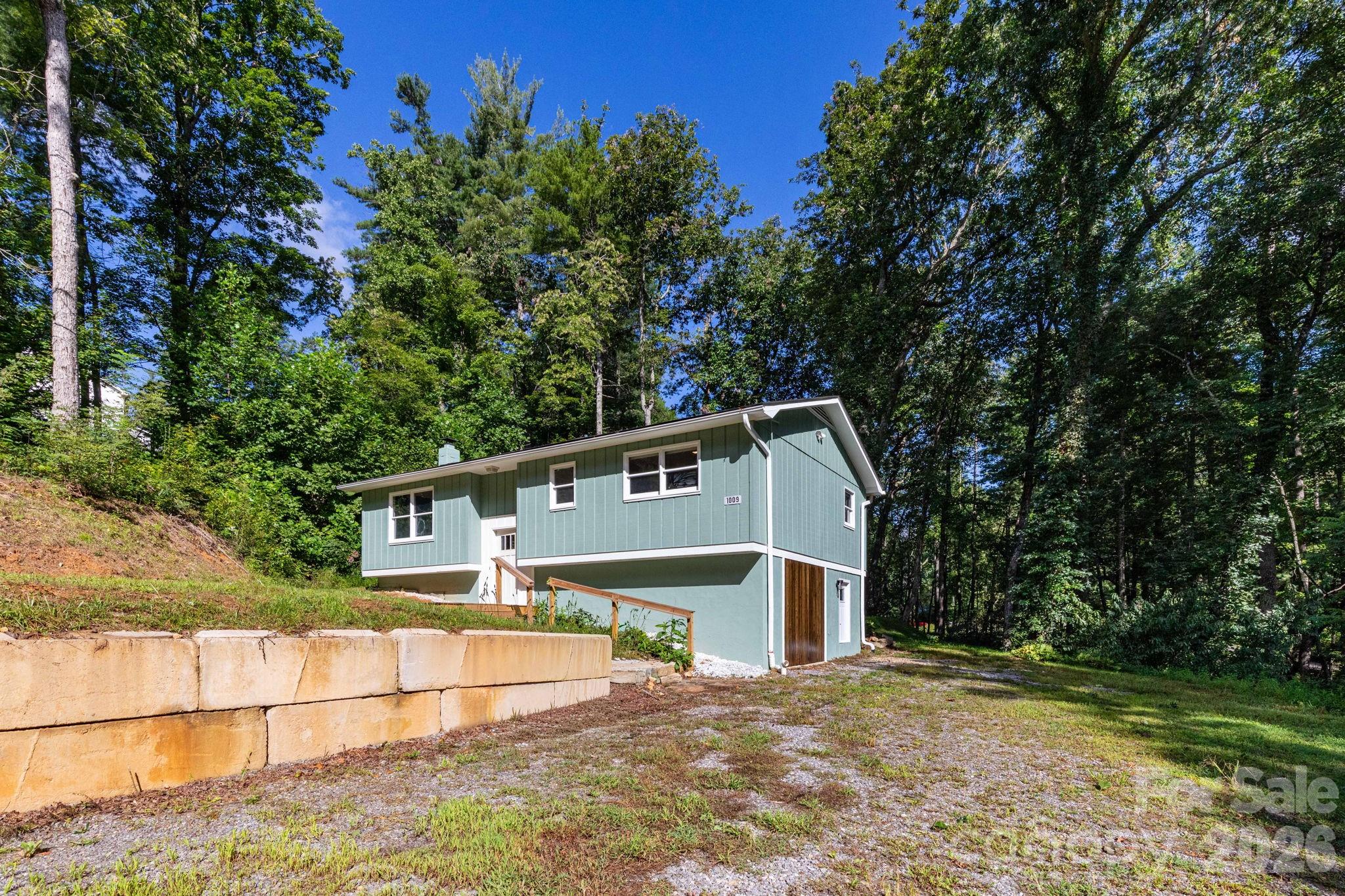 1009 Sharon Ridge Road Property Photo 1