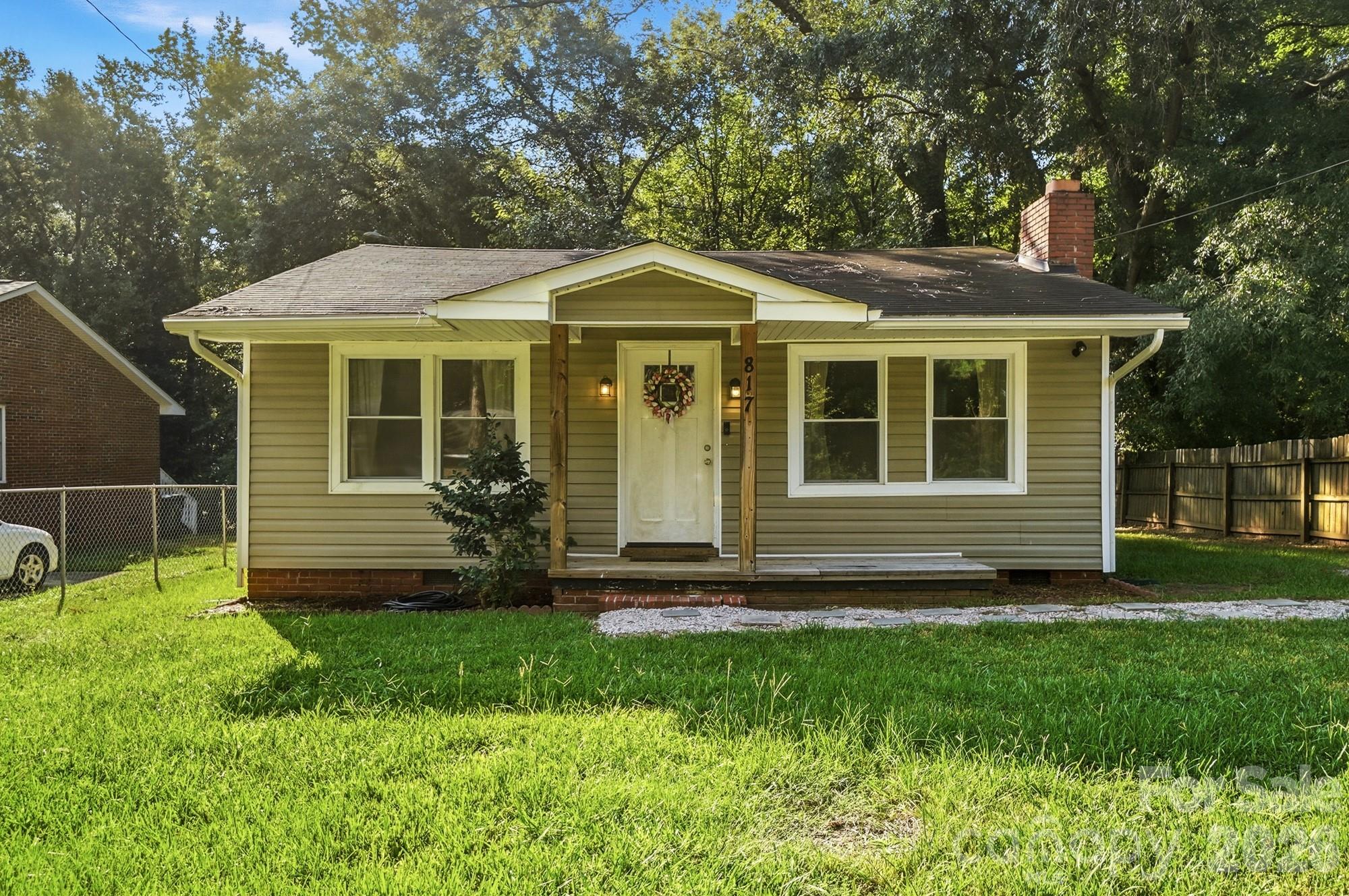 817 E Dunlap Street Property Photo 2