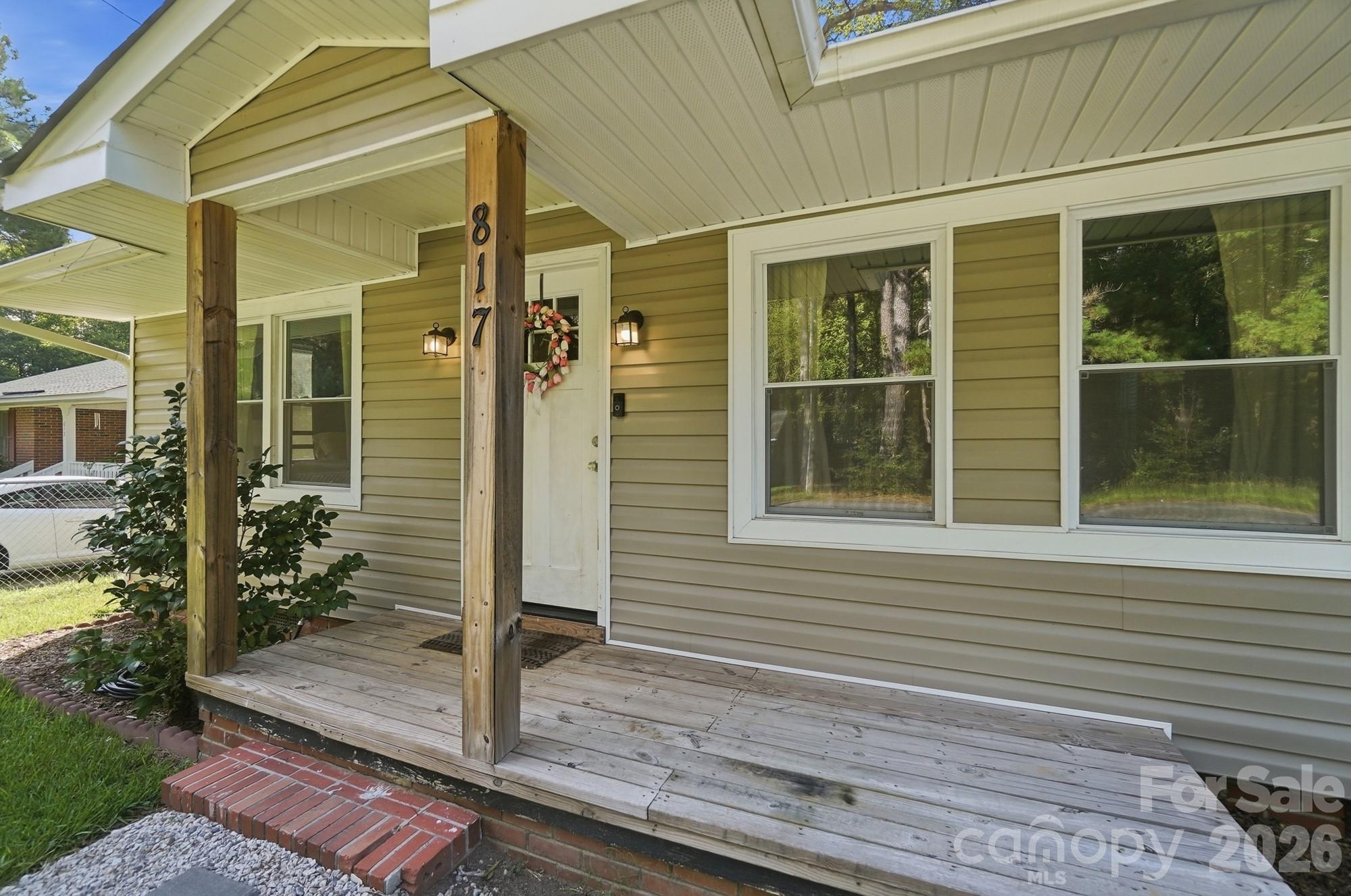 817 E Dunlap Street Property Photo 4