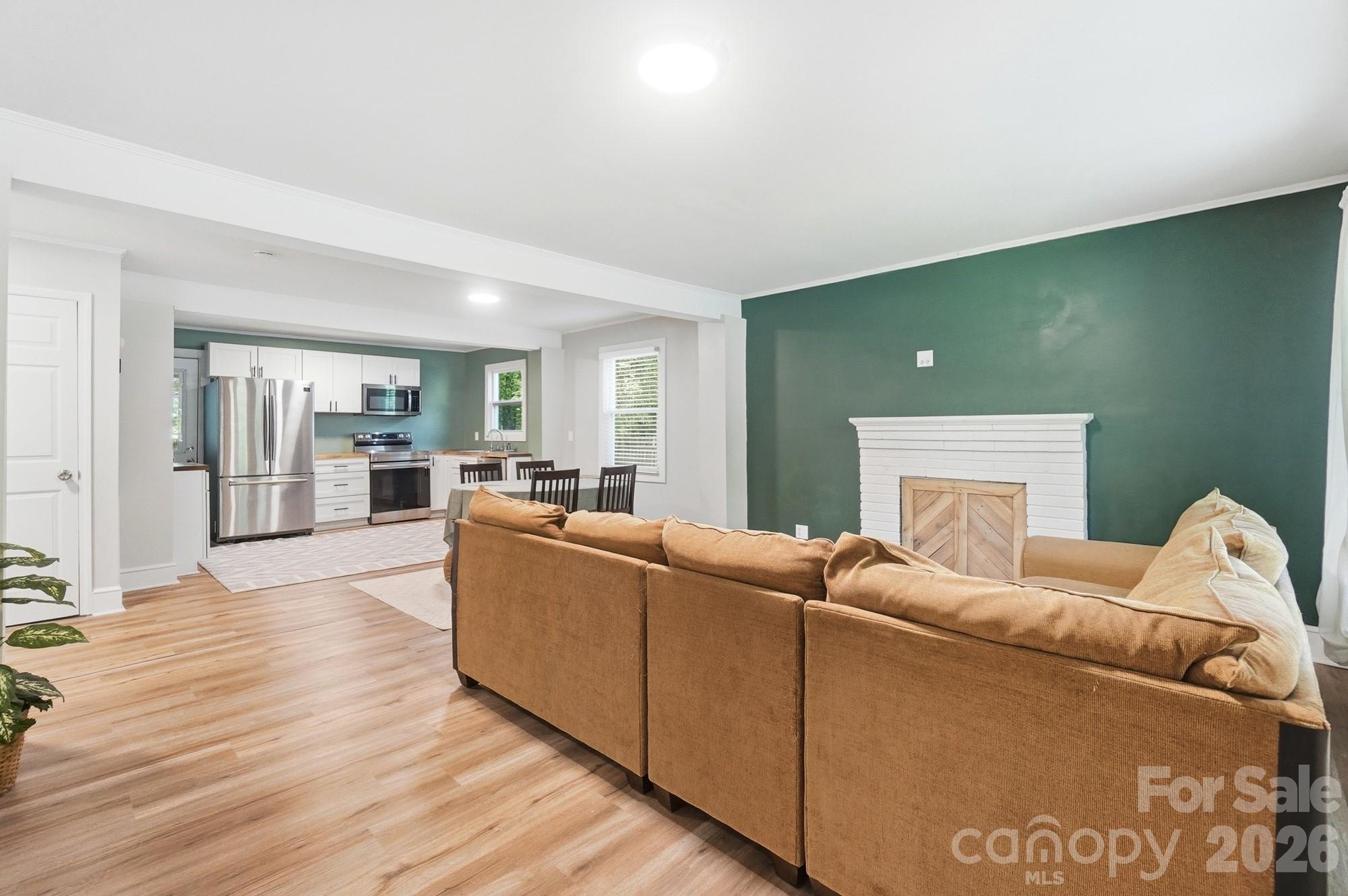 817 E Dunlap Street Property Photo 5
