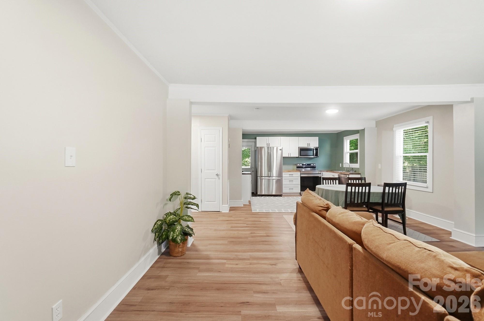 817 E Dunlap Street Property Photo 6