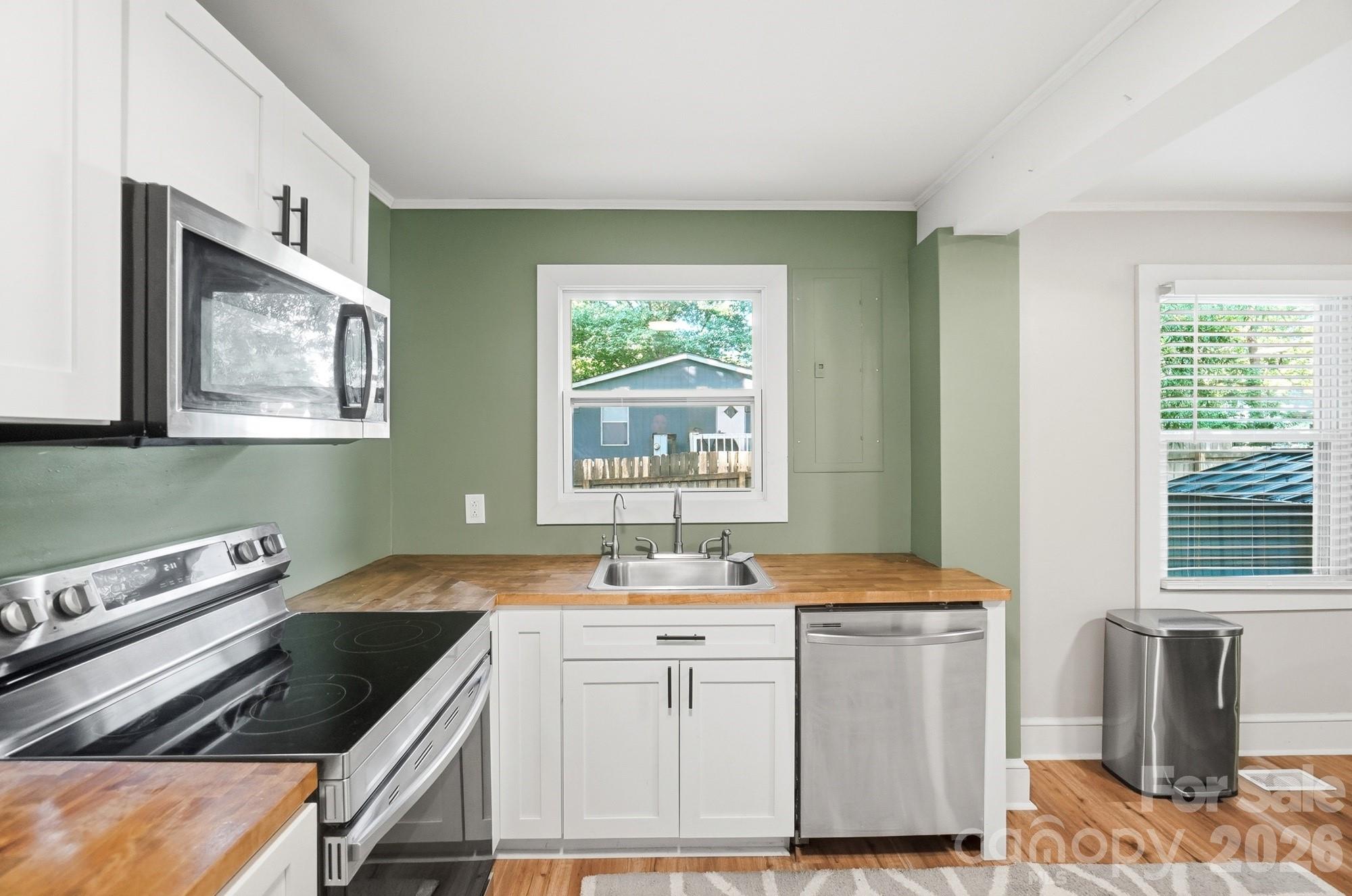817 E Dunlap Street Property Photo 18