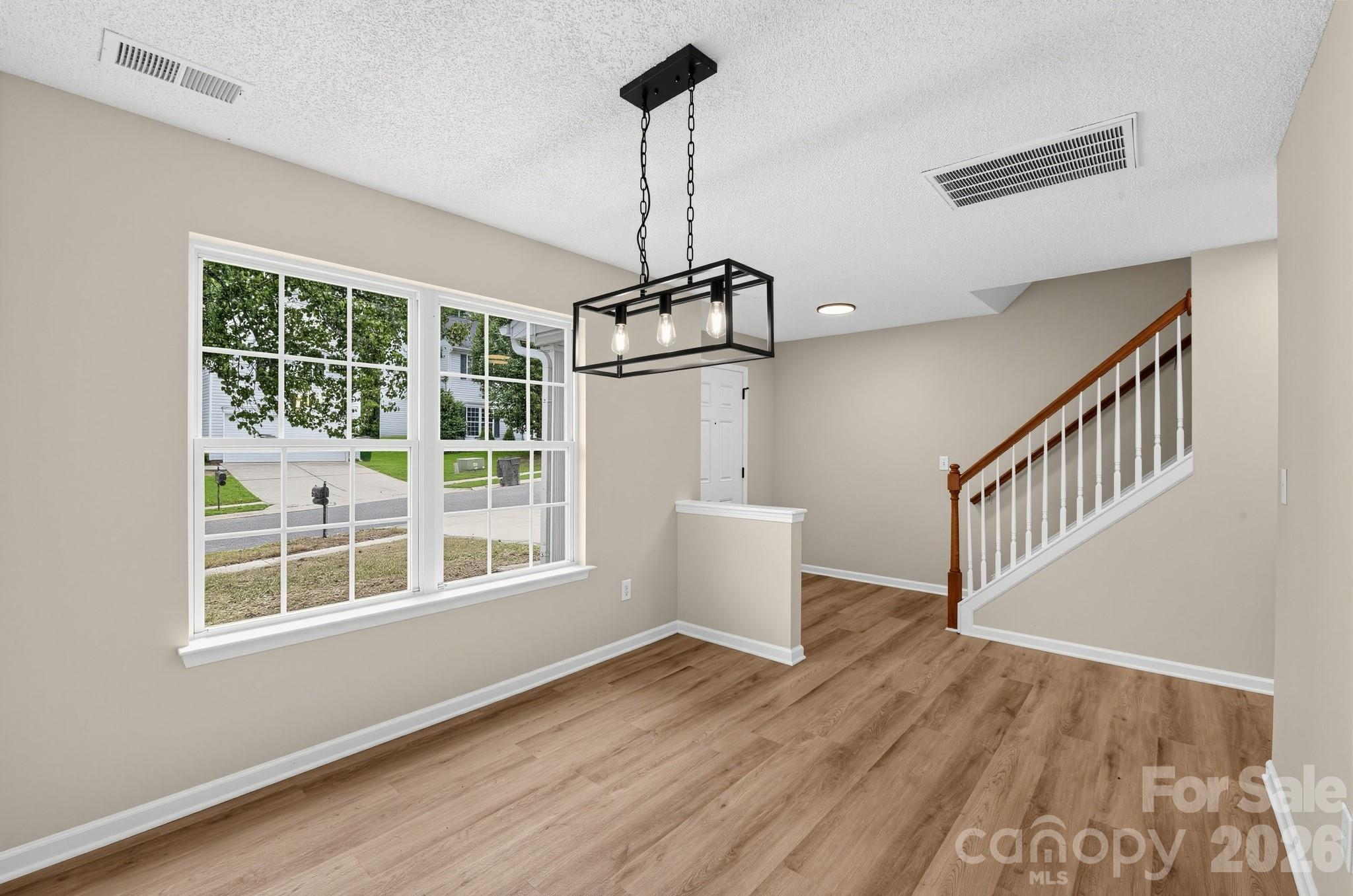 1034 Chalk Hill Lane Property Photo 3
