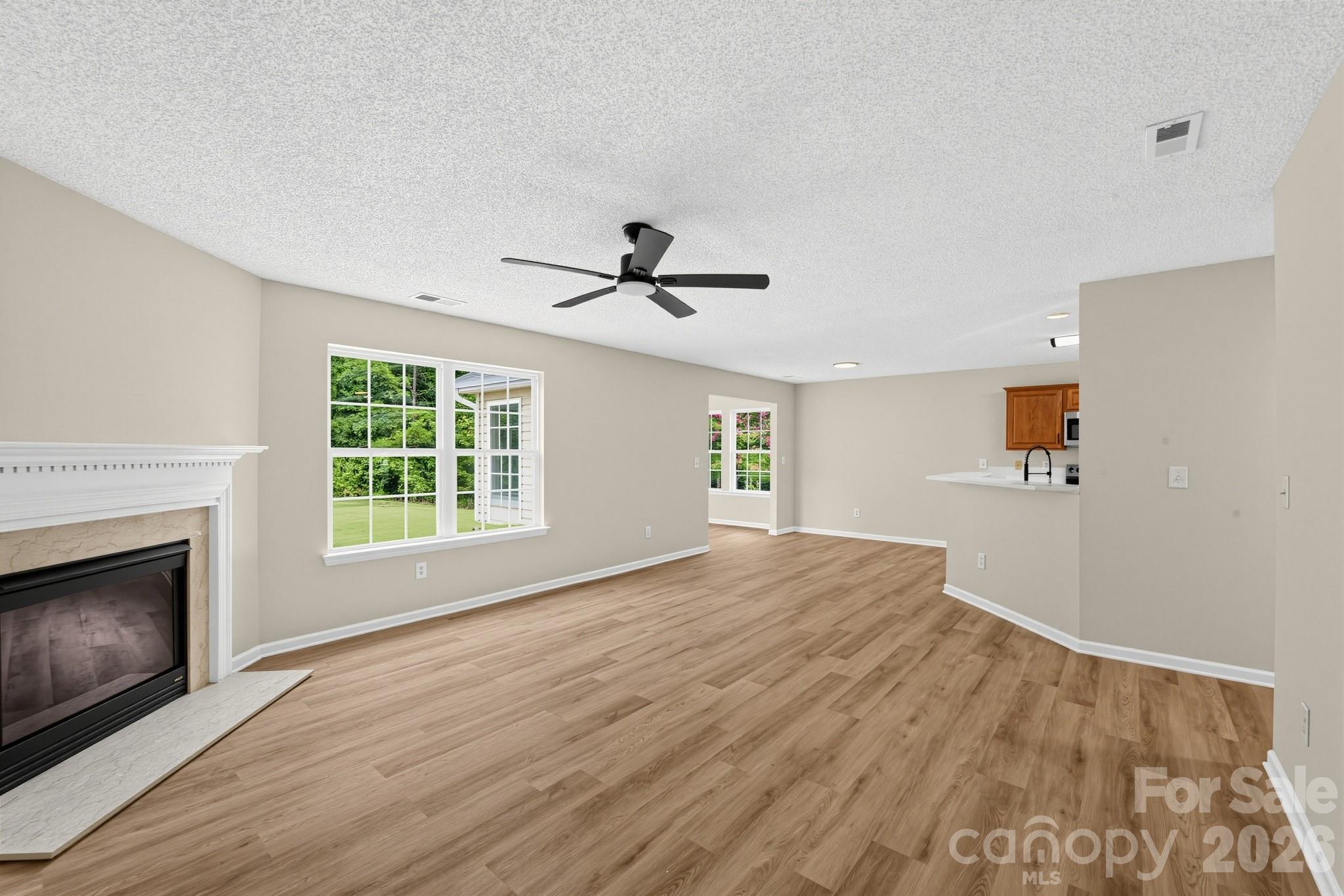 1034 Chalk Hill Lane Property Photo 4