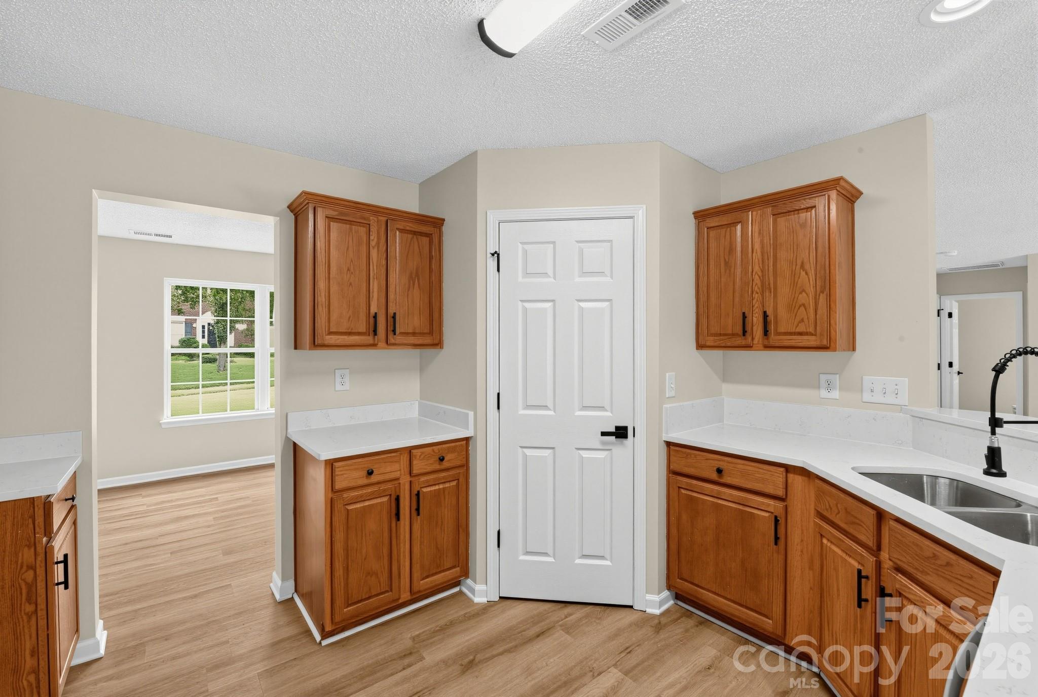 1034 Chalk Hill Lane Property Photo 10