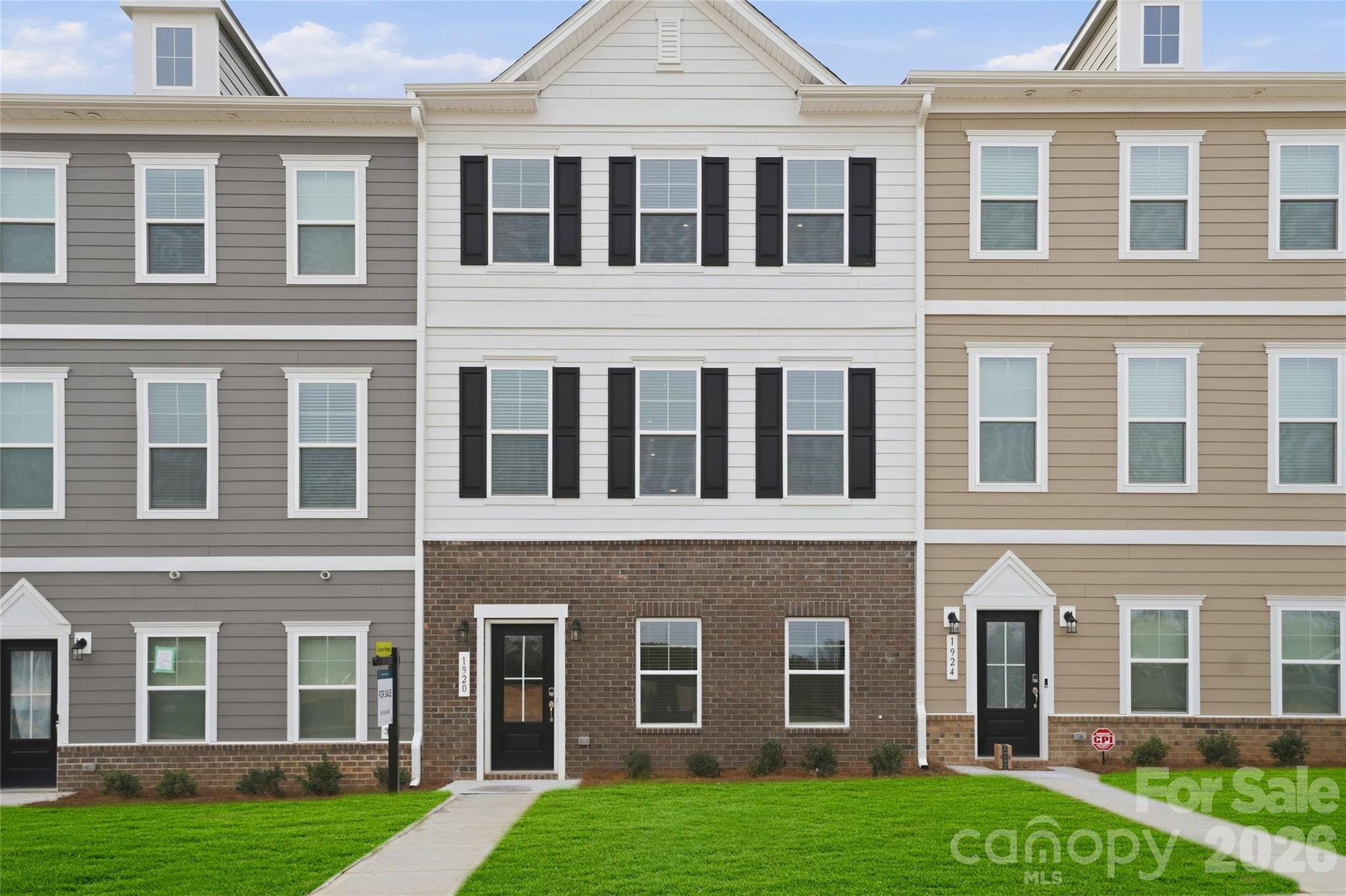 1414 Towns Valley Property Photo 1