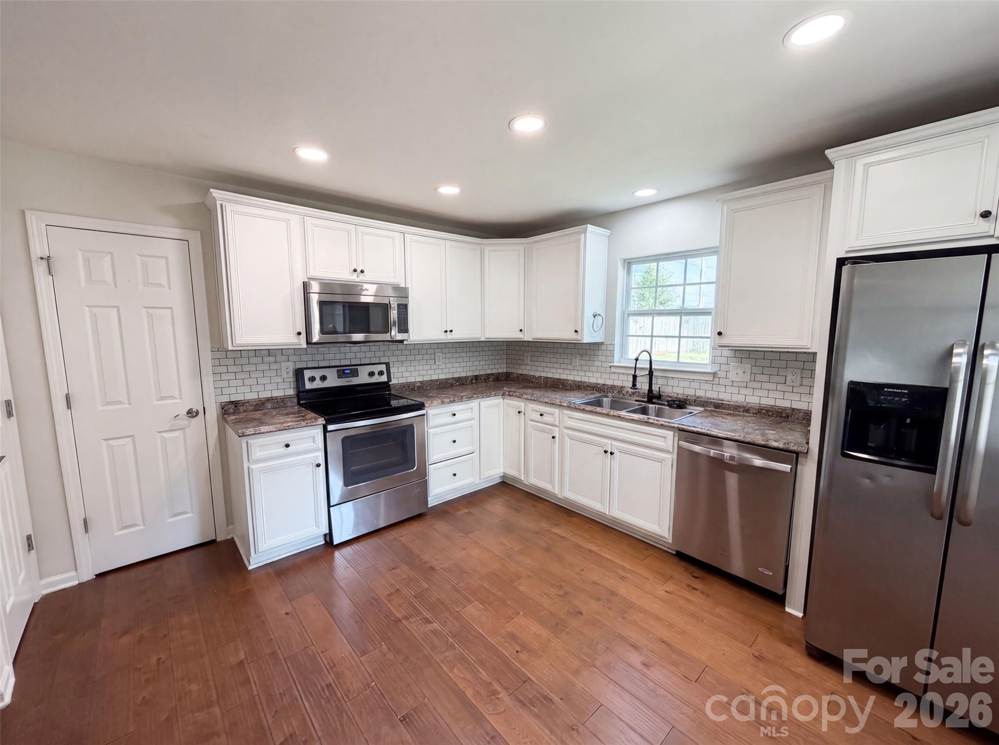10933 Pointer Ridge Drive Property Photo 6