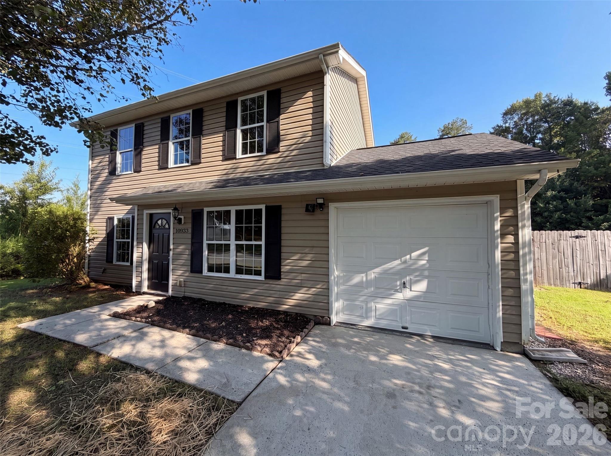 10933 Pointer Ridge Drive Property Photo 15