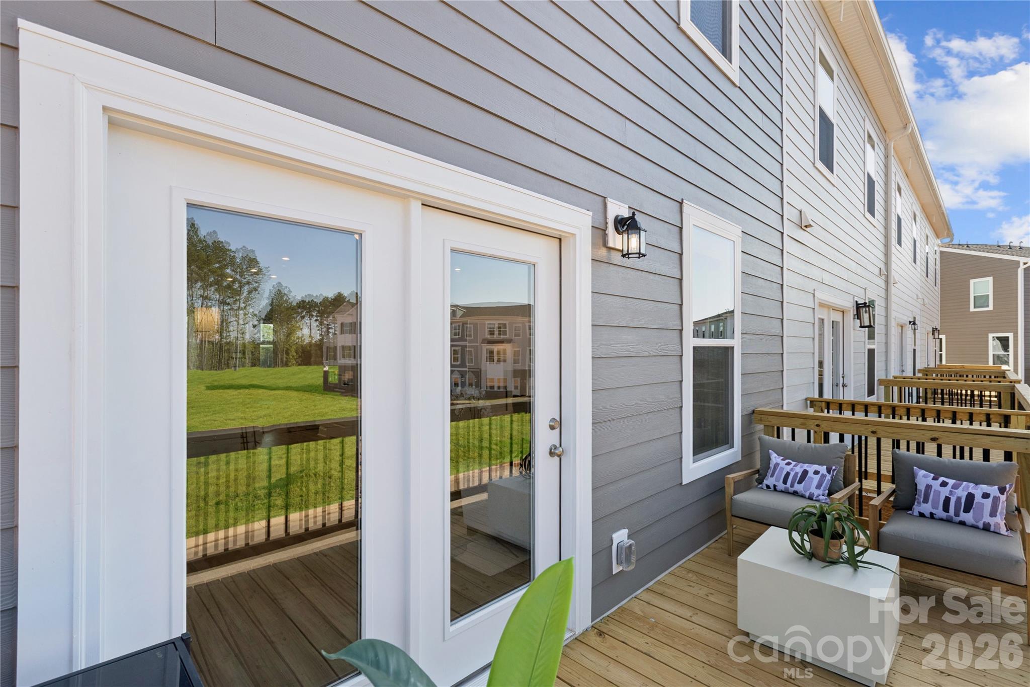 1422 Towns Valley Property Photo 3