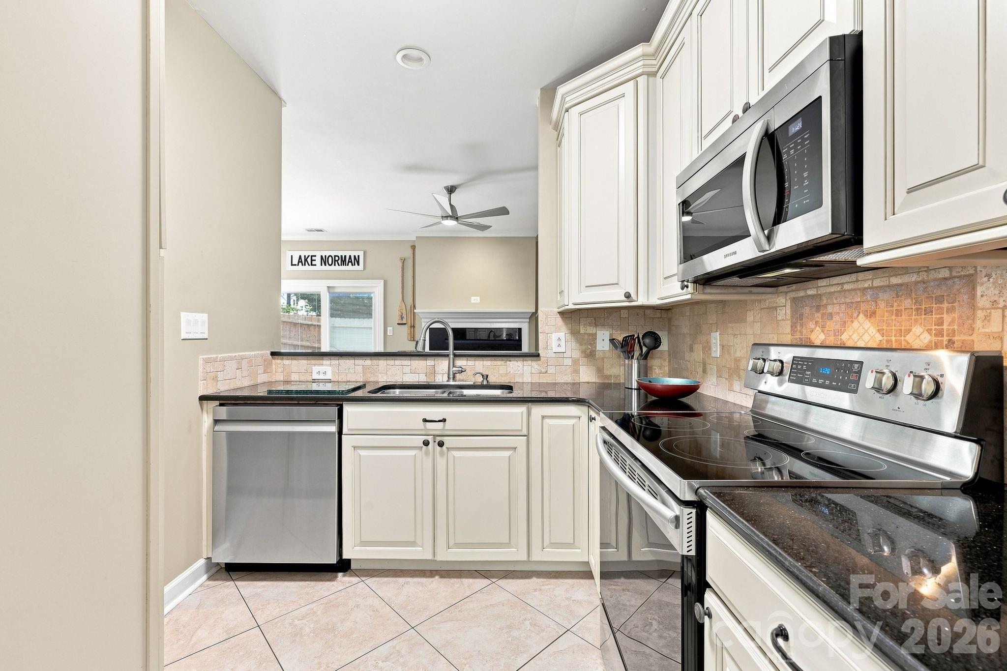 8124 Village Harbor Drive Property Photo 5