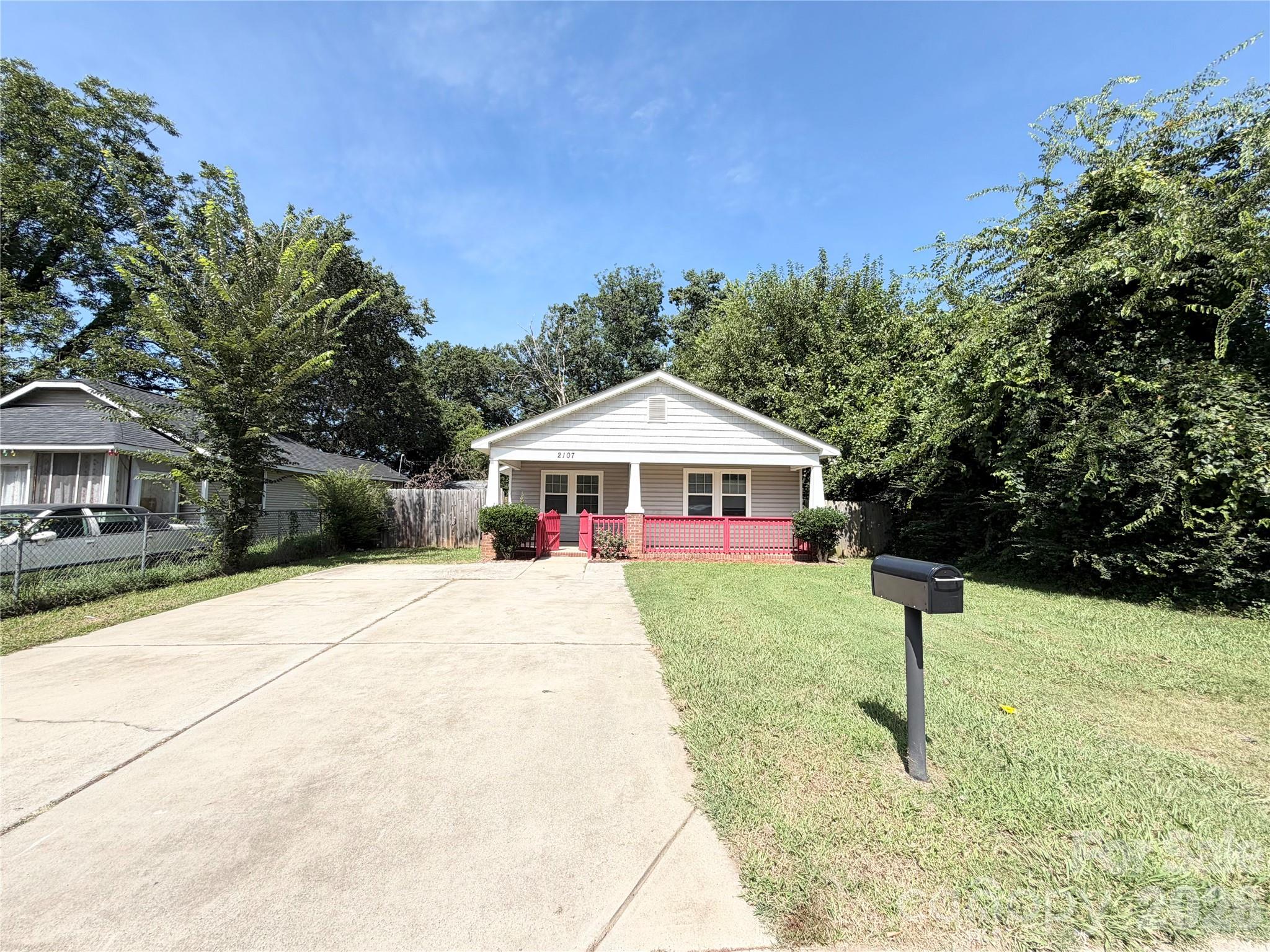 2107 Custer Street Property Photo 2