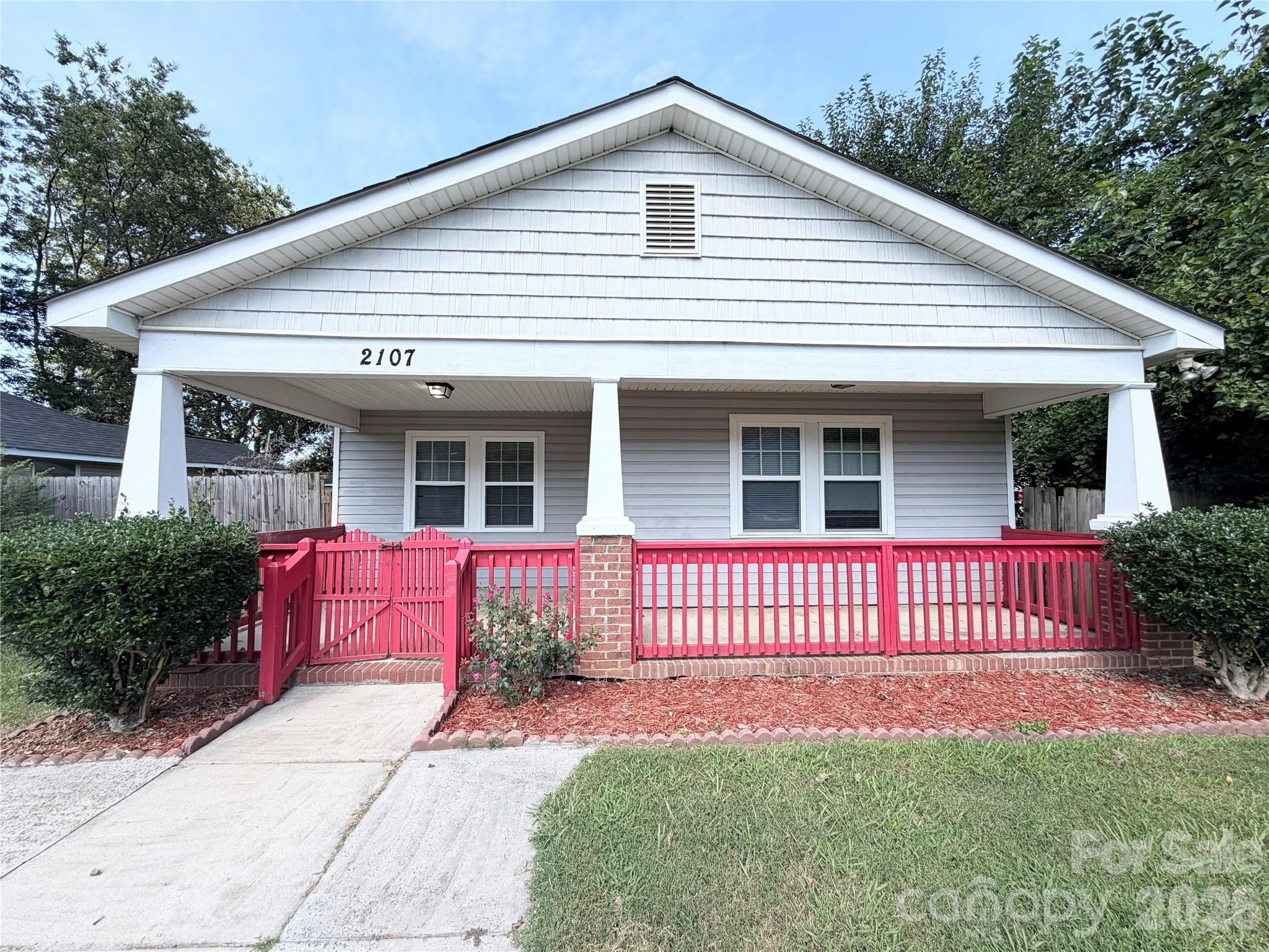 2107 Custer Street Property Photo 3