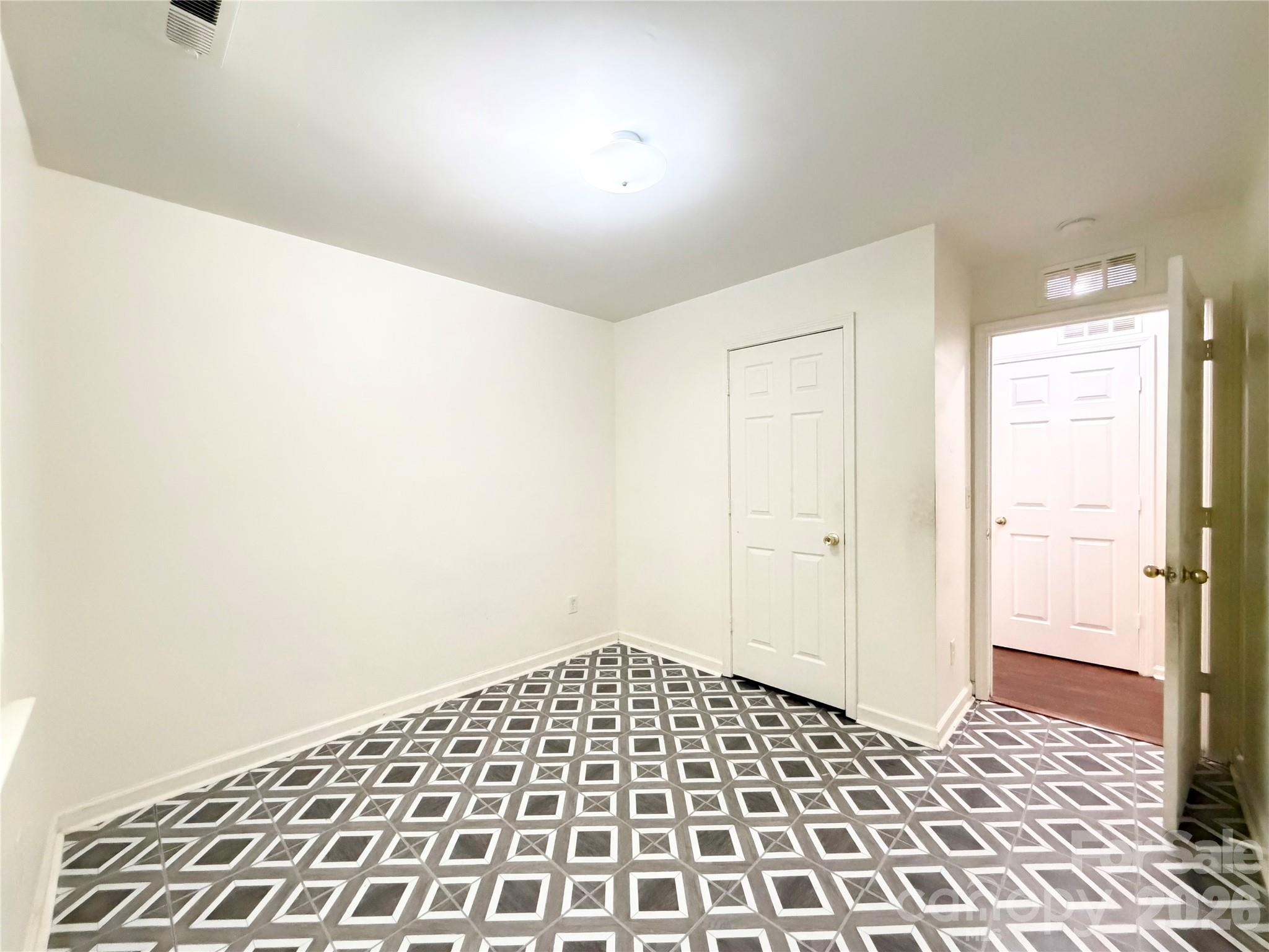 2107 Custer Street Property Photo 23