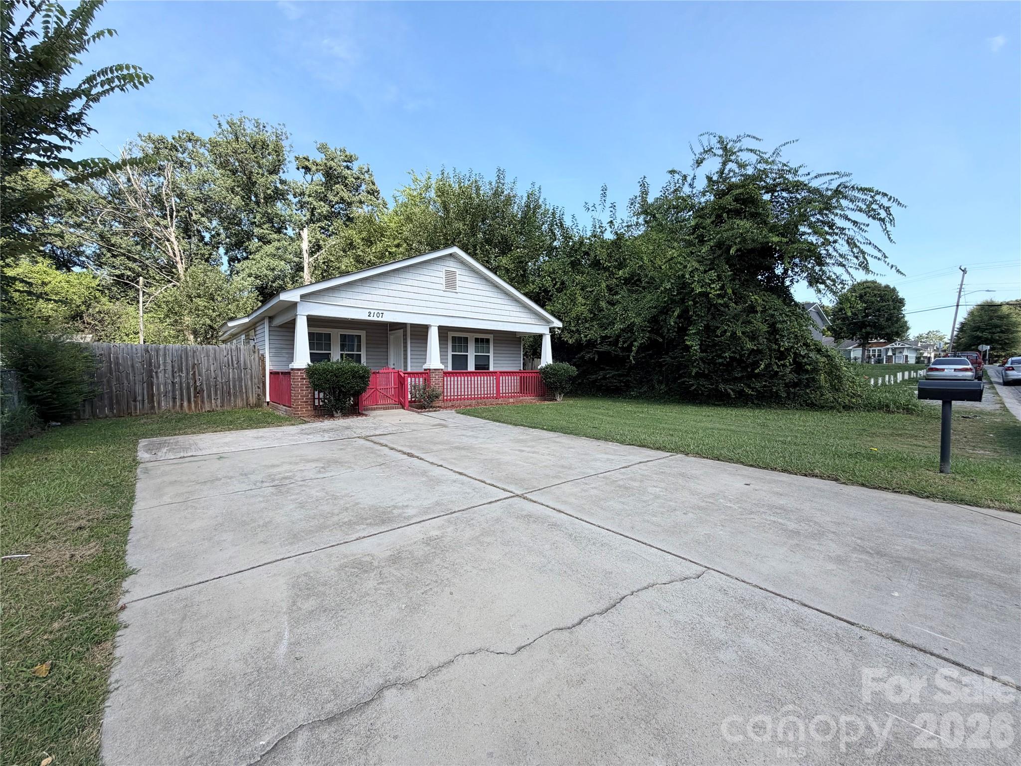 2107 Custer Street Property Photo 27