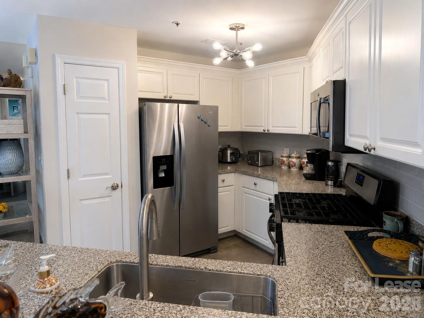 18015 Kings Point Drive L Property Photo 4
