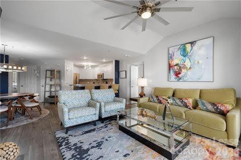 18015 Kings Point Drive L Property Photo 8
