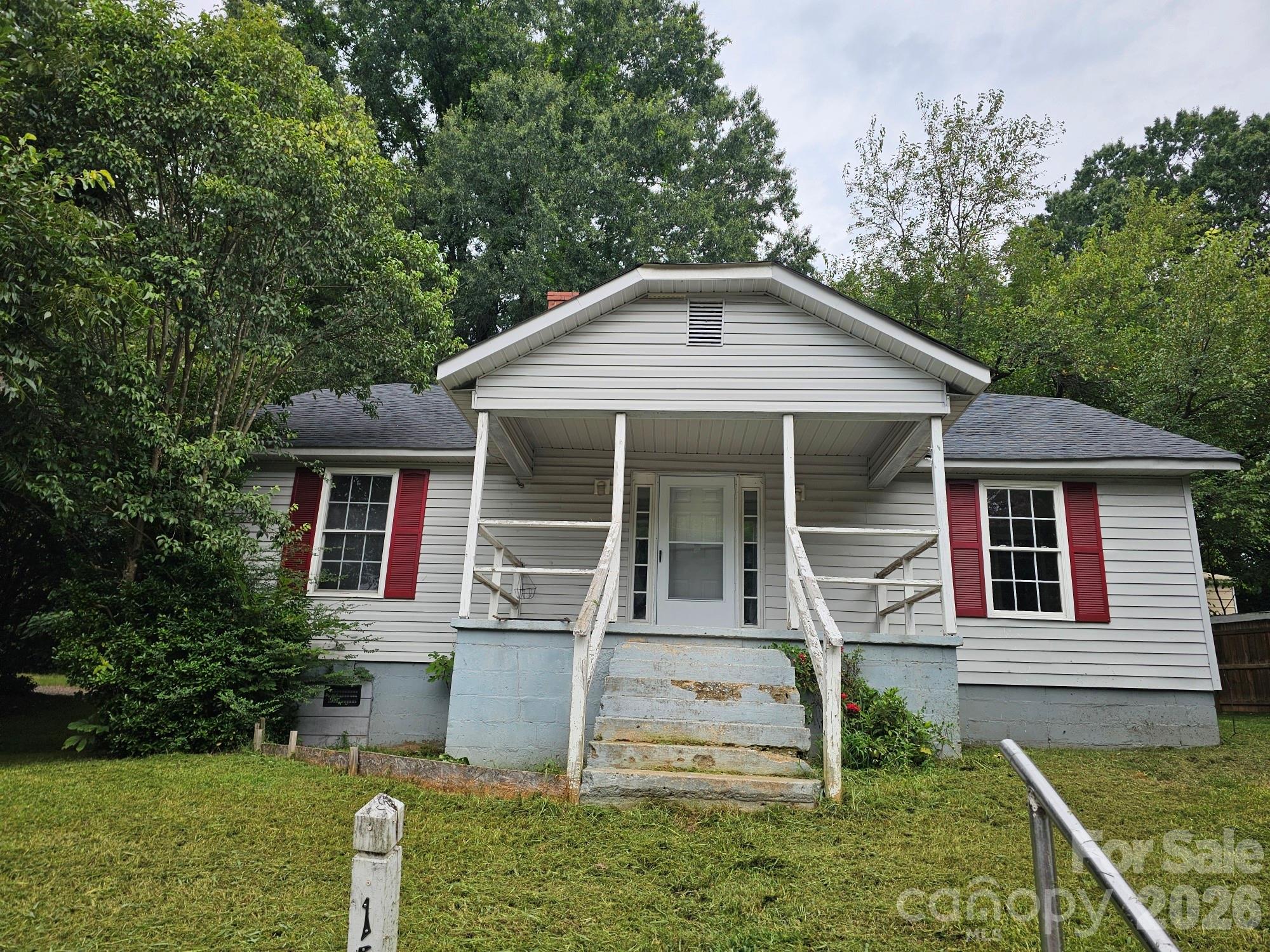 152 Winecoff Avenue Property Photo 1