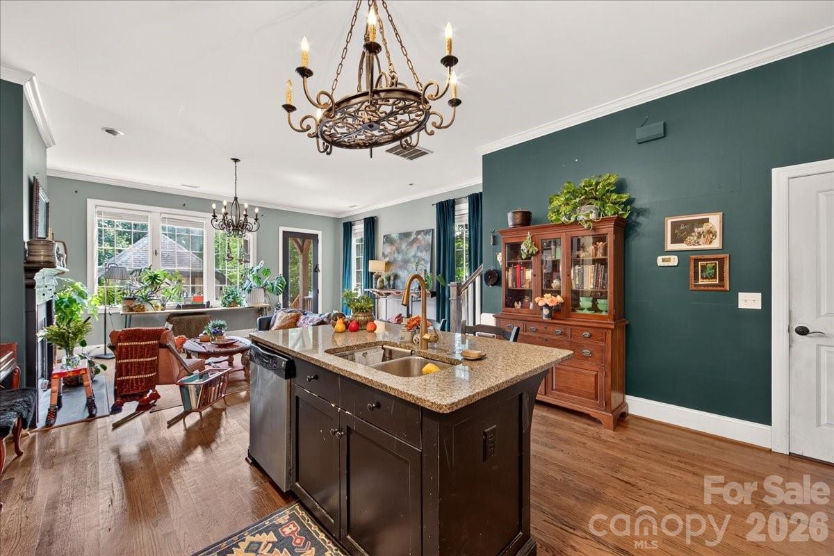 2049 Lexington Street Property Photo 17