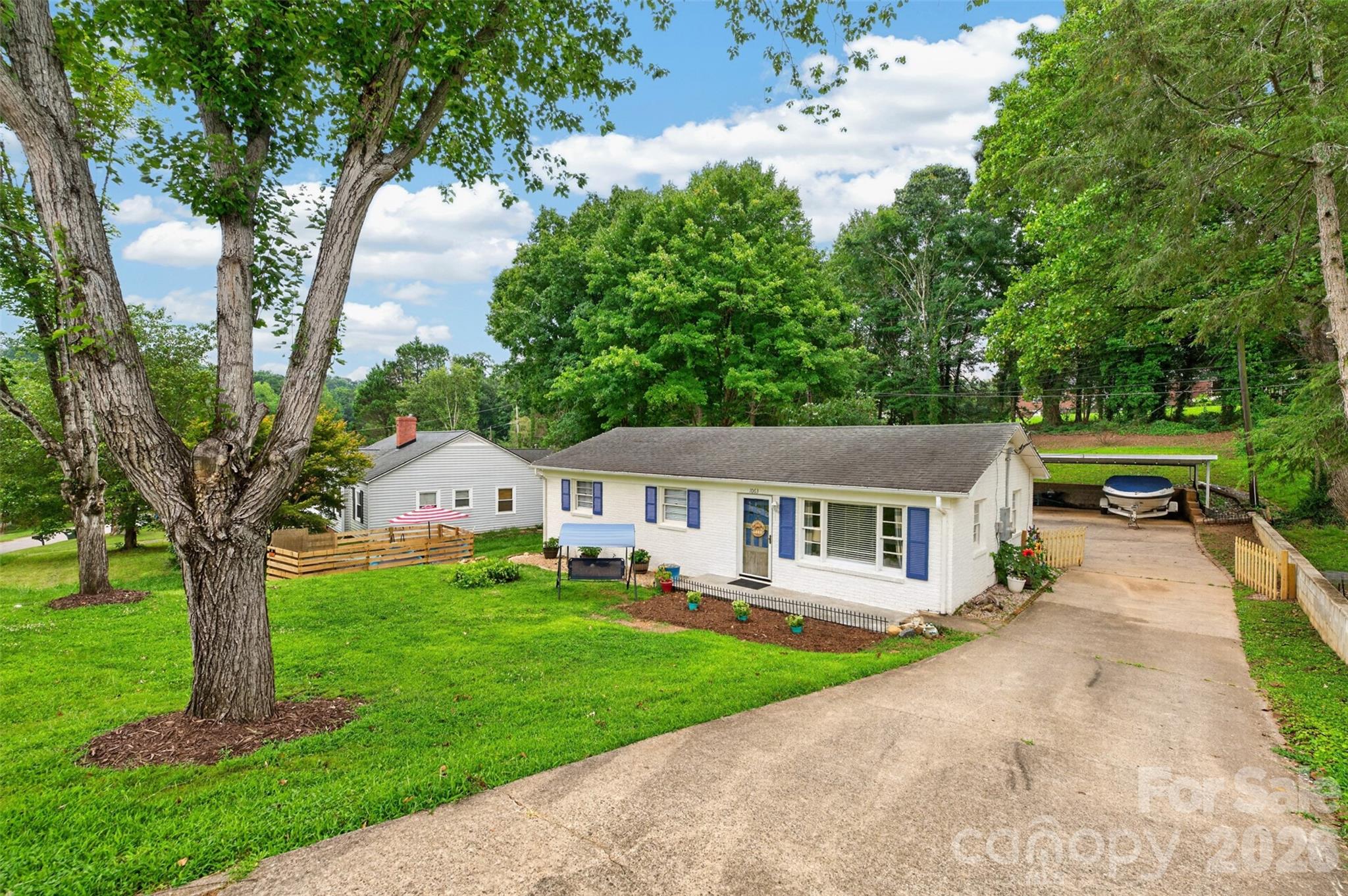 1063 14th Avenue Property Photo 3