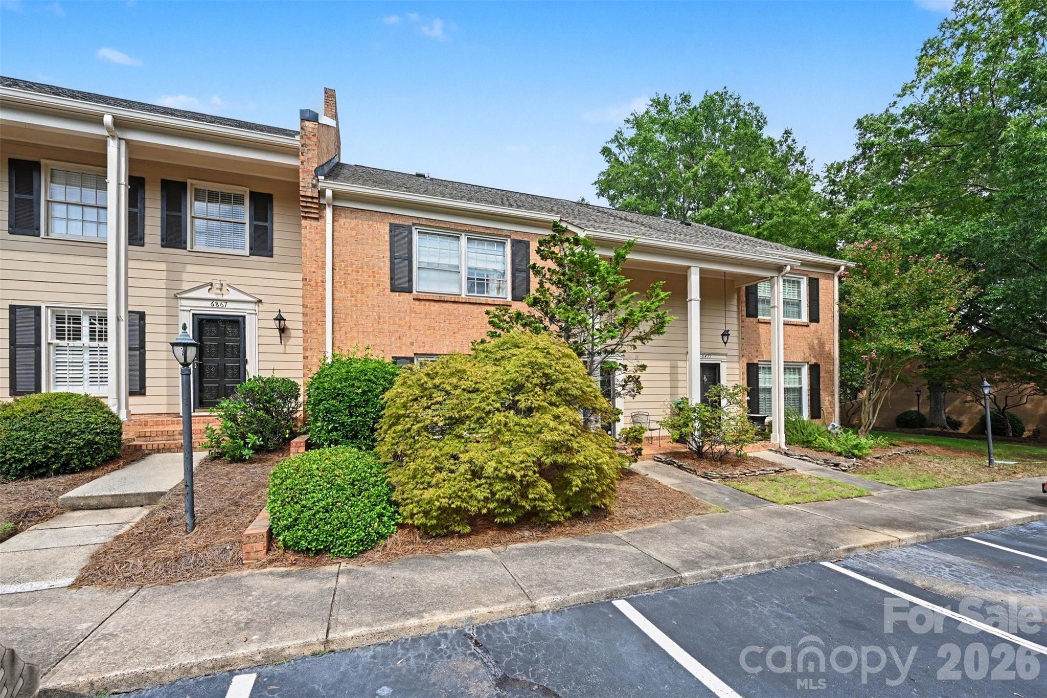6869 Dumbarton Drive Property Photo 4
