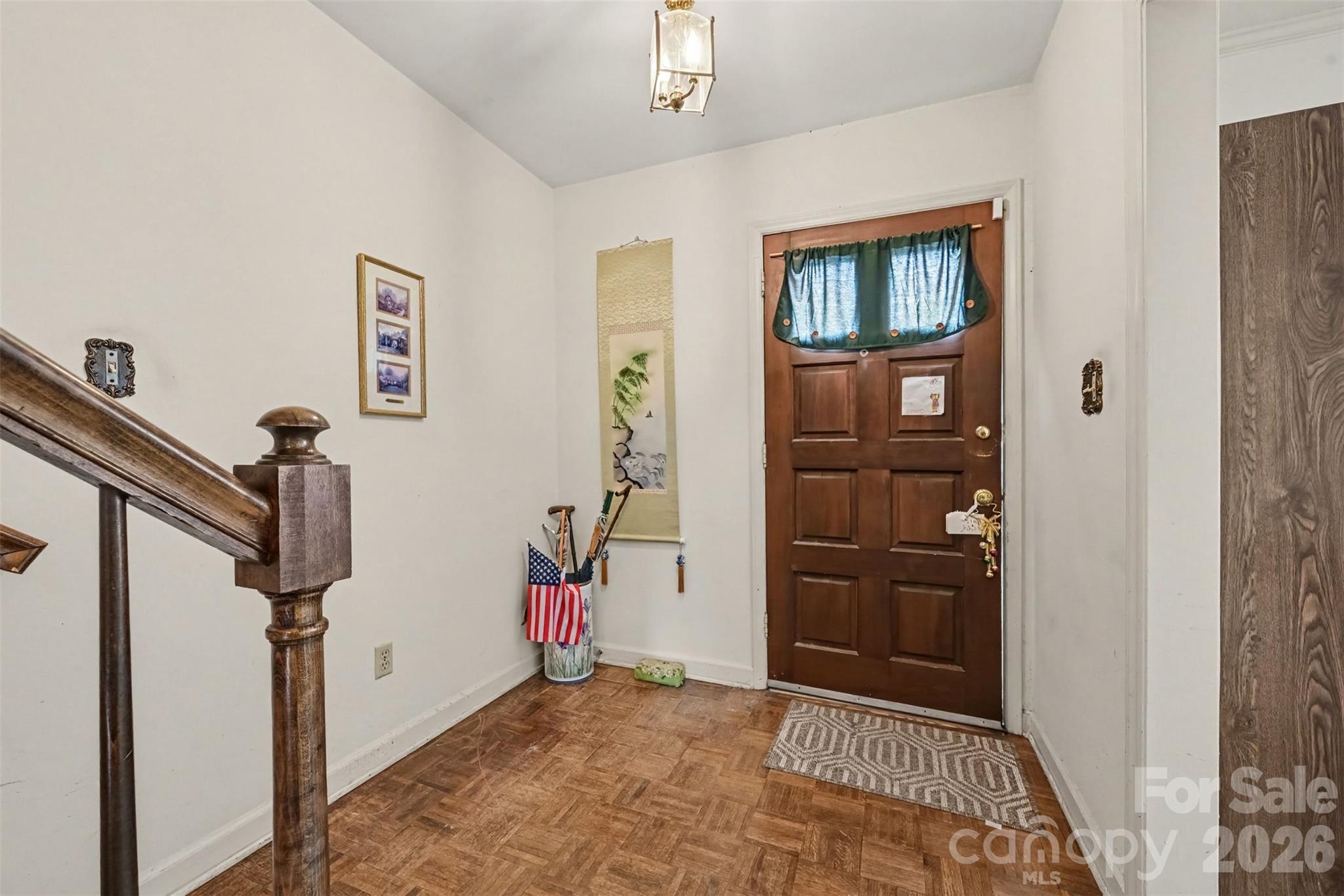 6869 Dumbarton Drive Property Photo 6