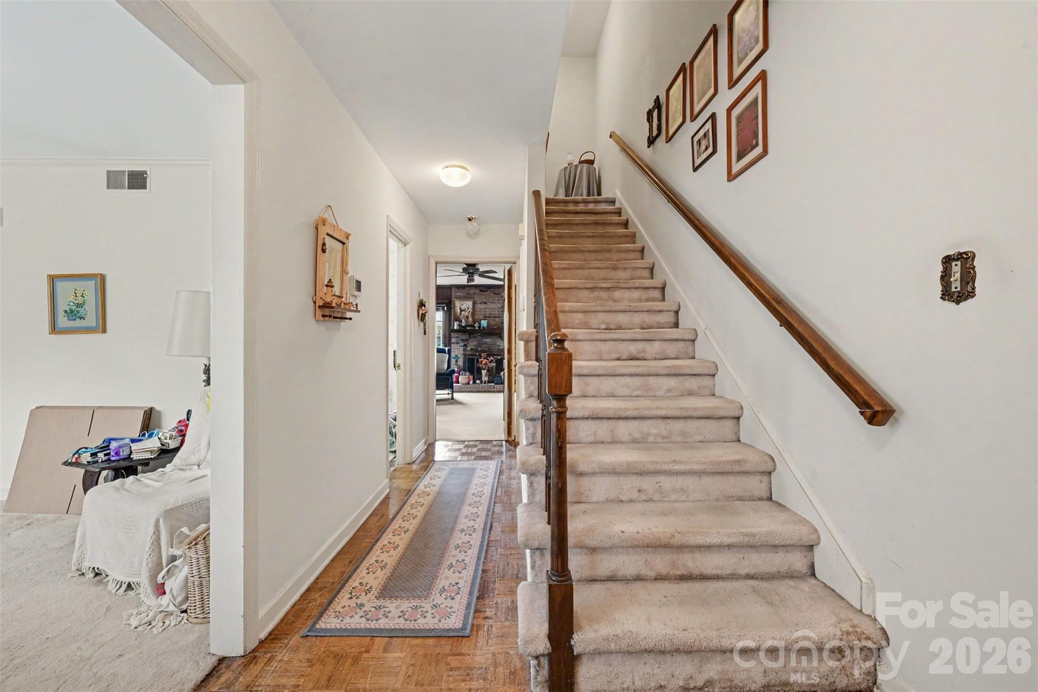 6869 Dumbarton Drive Property Photo 7